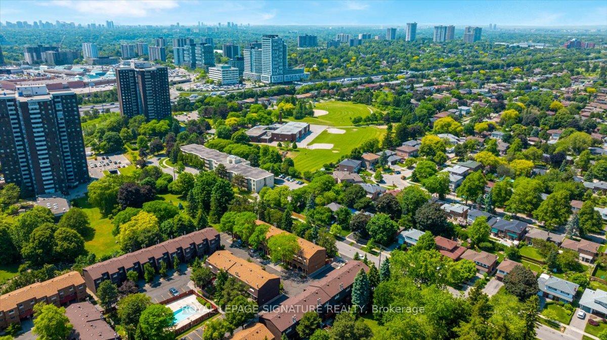 3 Bedrooms Condo at 86 Wagon Trailway, Toronto For sale