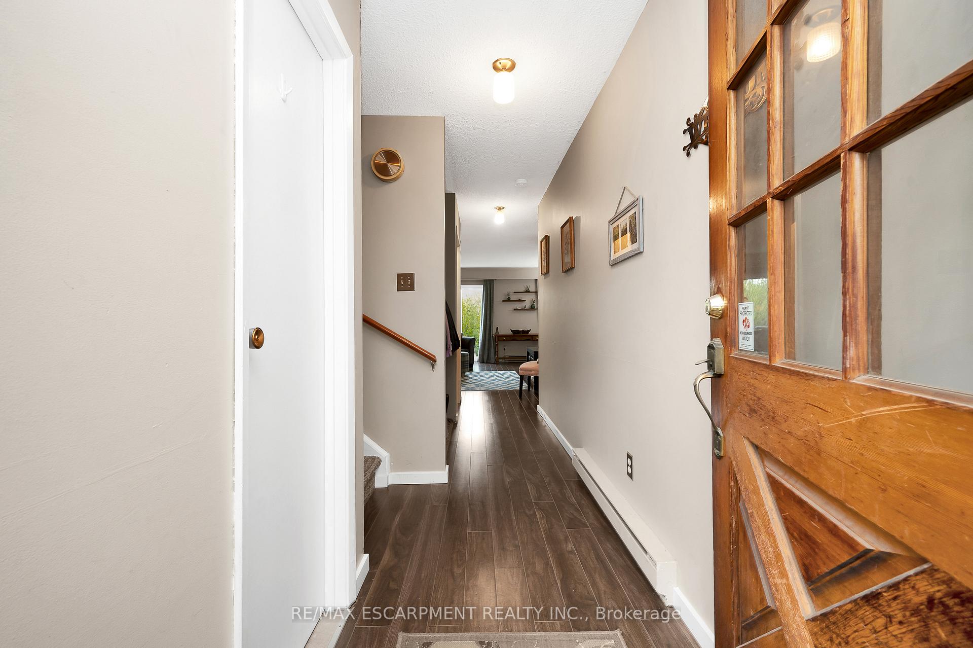 3 Bedrooms Condo at 5017 Pinedale, Burlington For sale