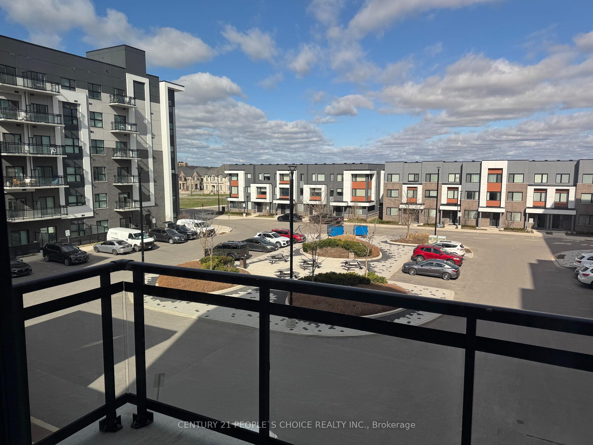 2 Bedrooms Condo at 102 Grovewood Common, Oakville For sale