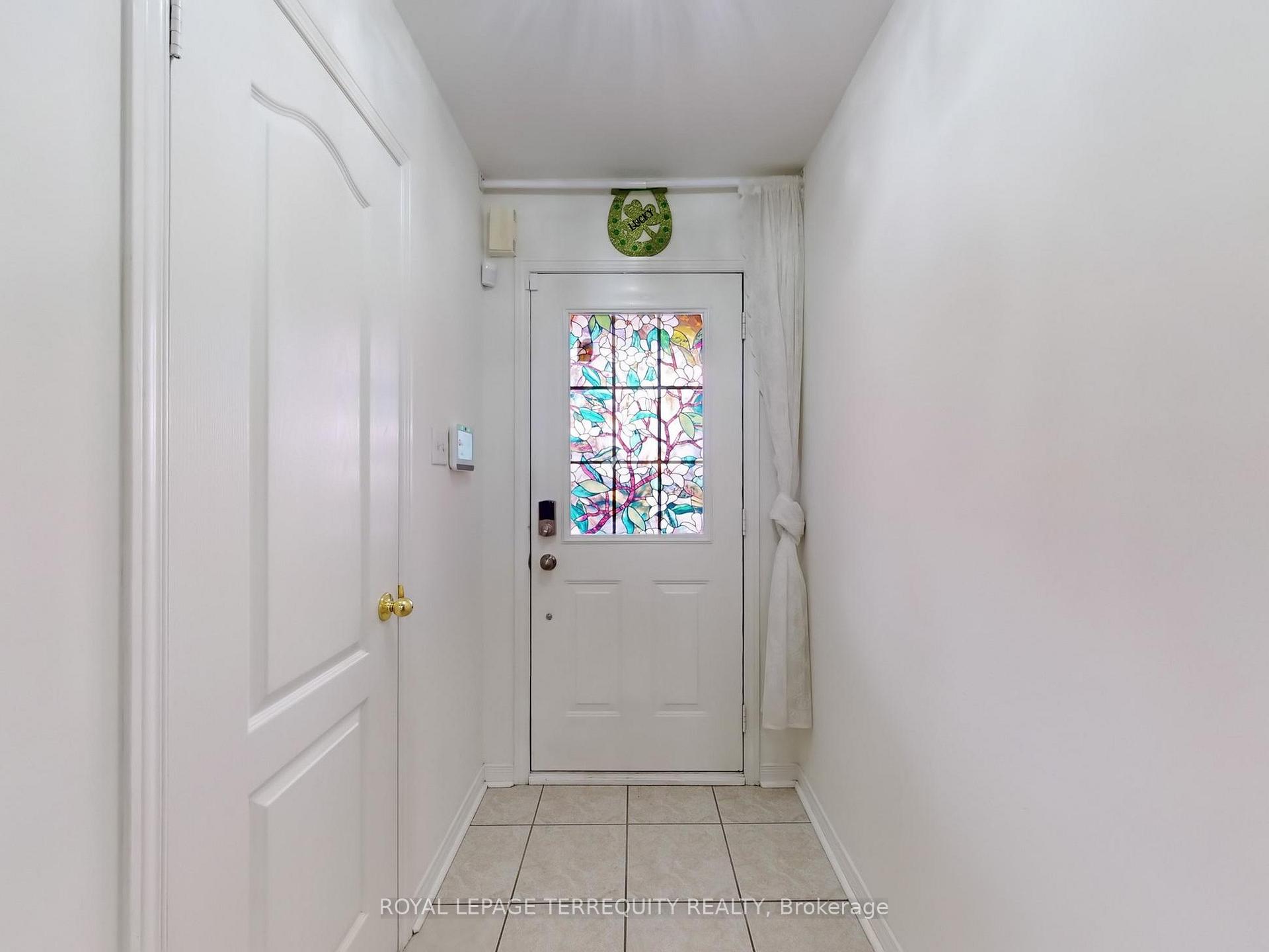 4 Bedrooms Condo at 6399 Spinnaker,  Mississauga For sale