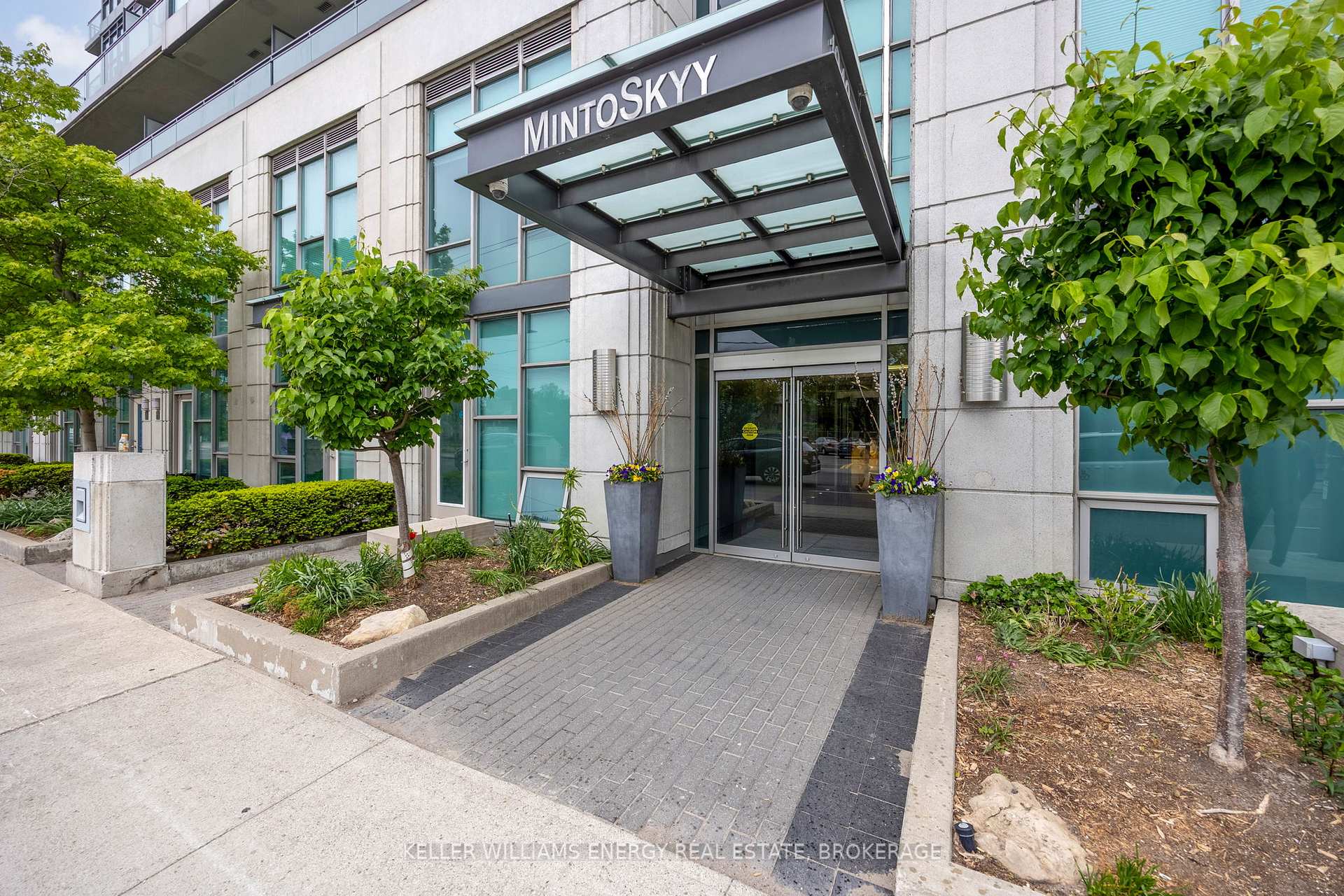 2 Bedrooms Condo at 1048 Broadview, Toronto For sale