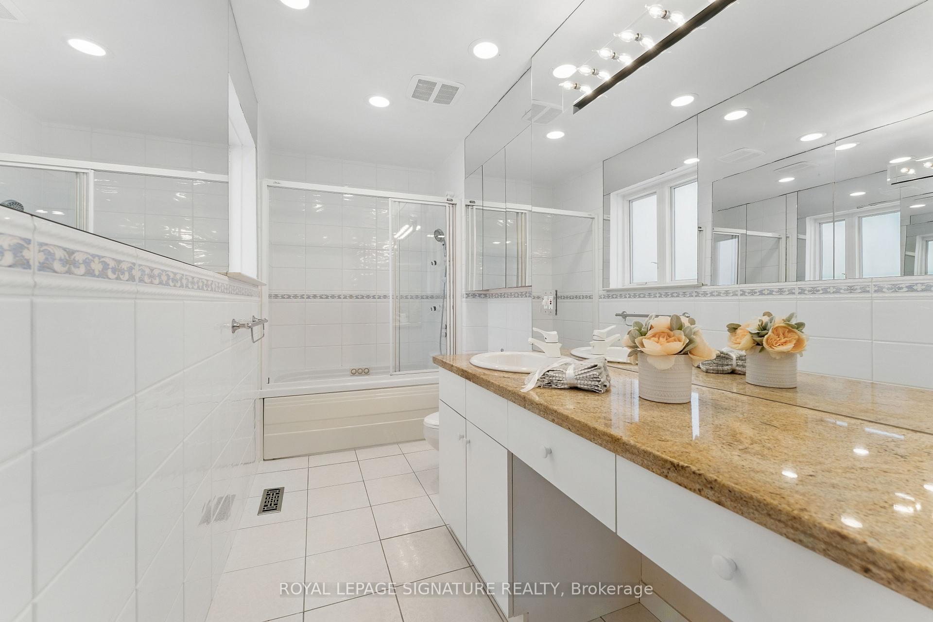 4 Bedrooms Condo at 96 Crimson Mill, Toronto For sale