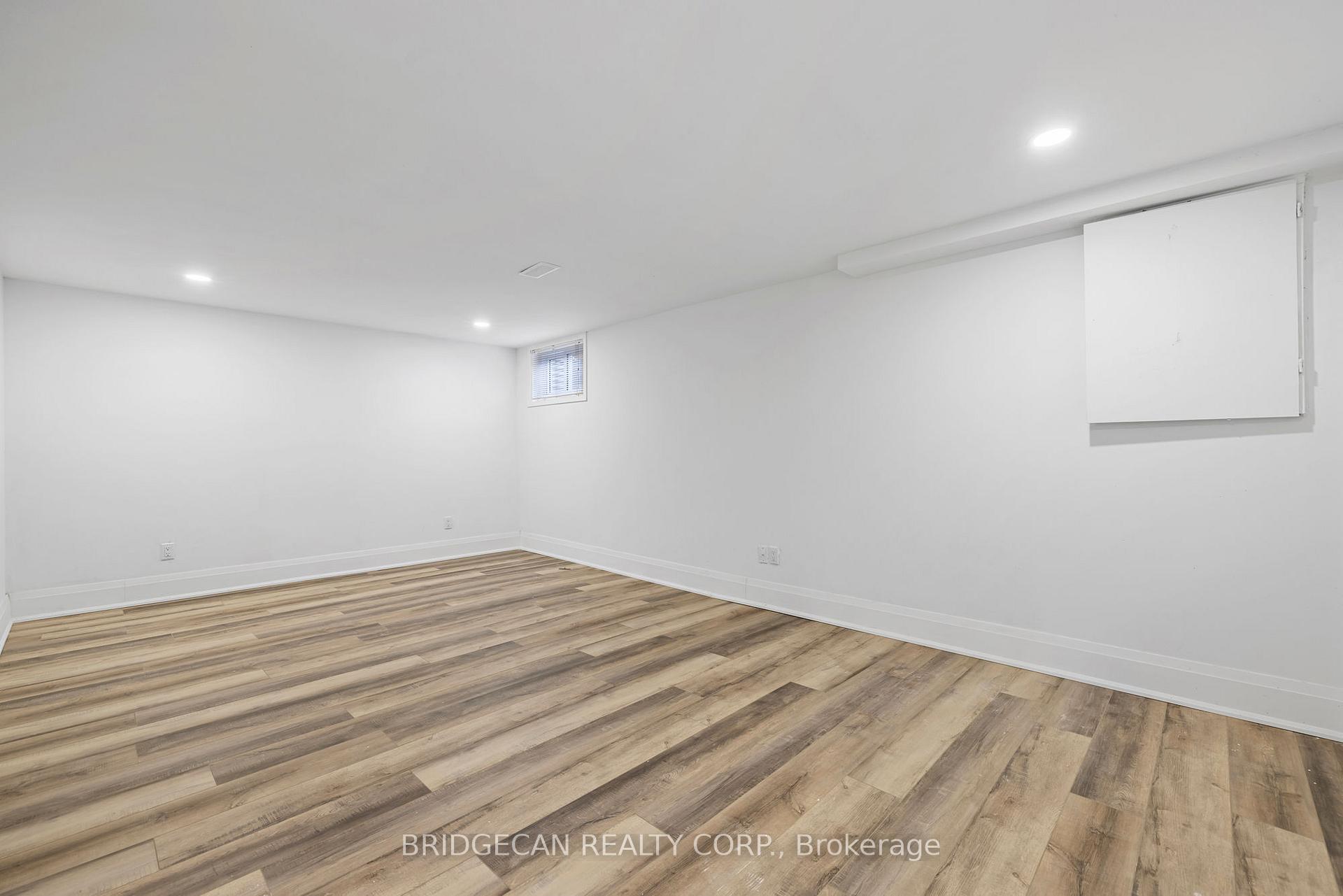 3 Bedrooms Condo at 151 Gateshead,  Hamilton For sale