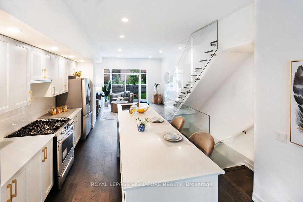 3 Bedrooms Condo at 3074 SIXTH, Oakville For sale
