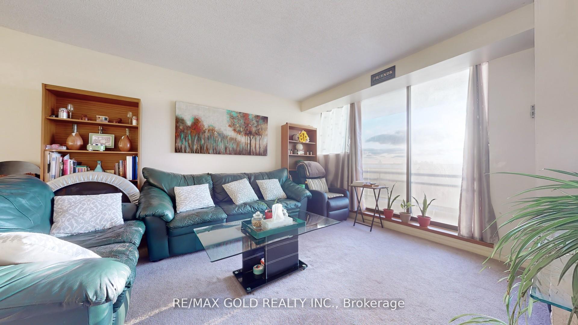 2 Bedrooms Condo at 99 Blackwell, Toronto For sale