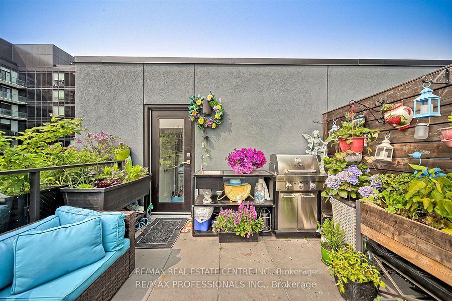 3 Bedrooms Condo at 15 Brin, Toronto For sale