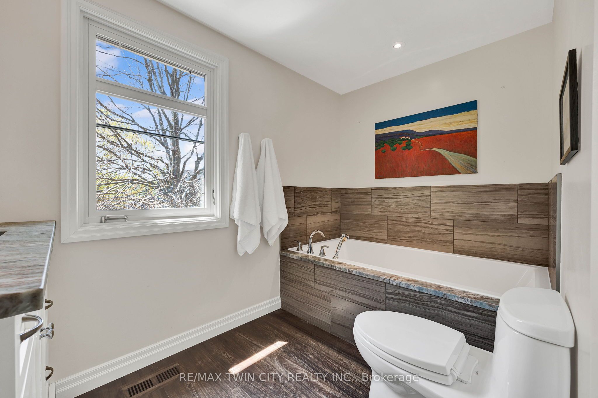 7 Huntley Crescent