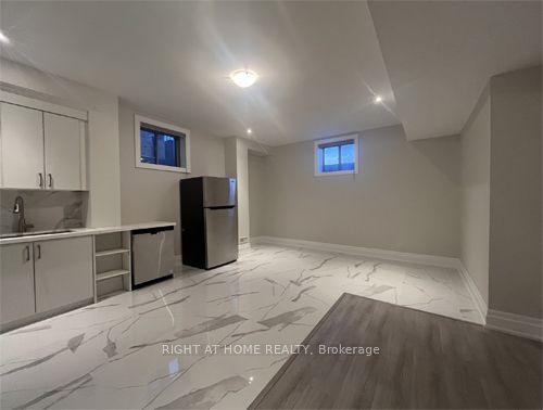 86 Settlement Crescent, Richmond Hill, ON L4E 1E2