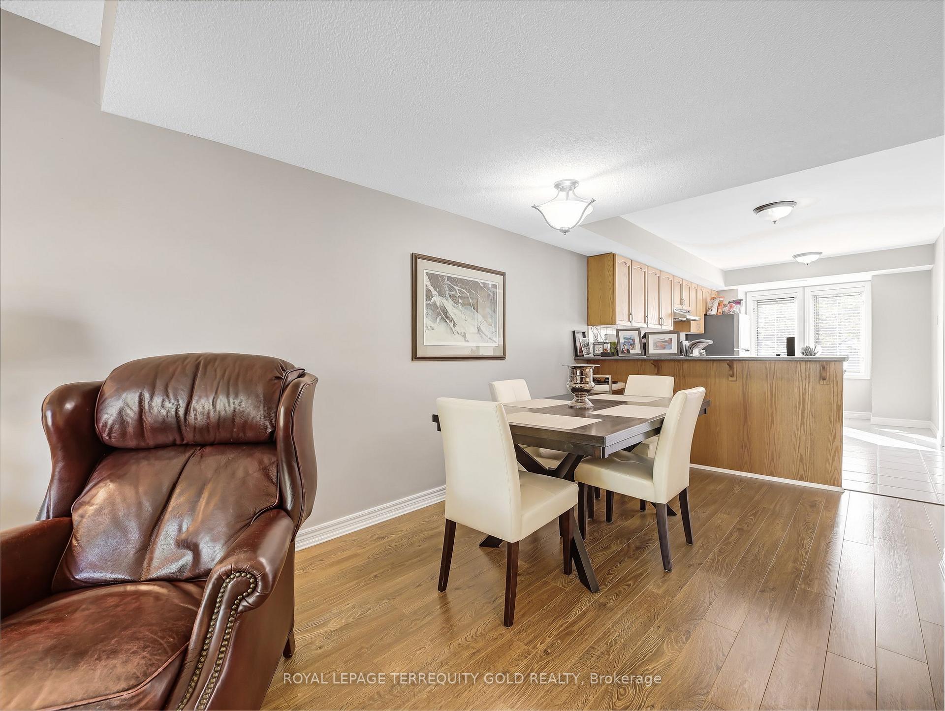 3 Bedrooms Condo at 4045 Upper Middle, Burlington For sale