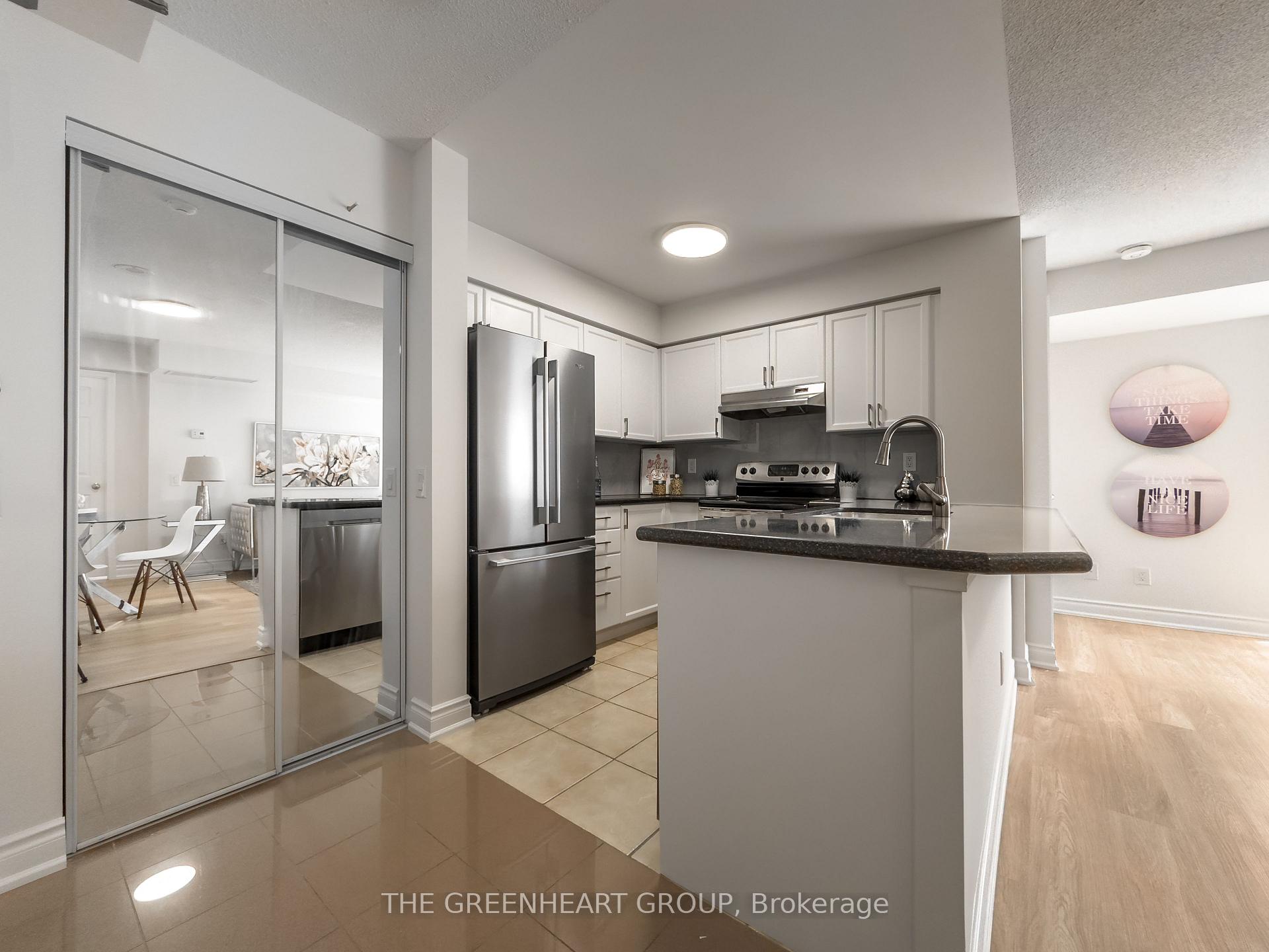 3 Bedrooms Condo at 155 Beecroft,  Toronto For sale