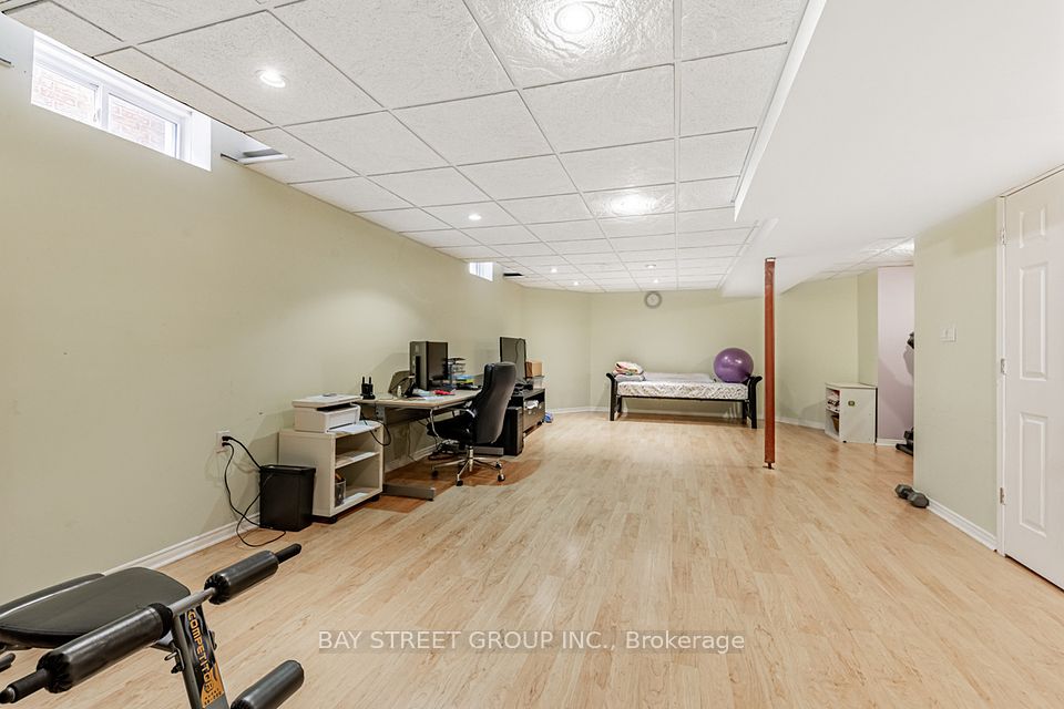 https://trreb-image.ampre.ca/7PaHu8LvMMPewMo08nNfMa3i_5IkePKU8JUNMEYn_K8/rs:fit:960:960/wm:.5:so:0:50:.4/wmsh:10/wmt:PHNwYW4gZm9yZWdyb3VuZD0nd2hpdGUnIGZvbnQ9JzY4Jz5CQVkgU1RSRUVUIEdST1VQIElOQy4sIEJyb2tlcmFnZTwvc3Bhbj4/L3RycmViL2xpc3RpbmdzLzQwLzkyLzAwLzI4L3AvZTIyOGNhM2QtZjNmNS00ZTFhLTljZGYtMGYyMjIxNTk5ZGRjLmpwZw.jpg