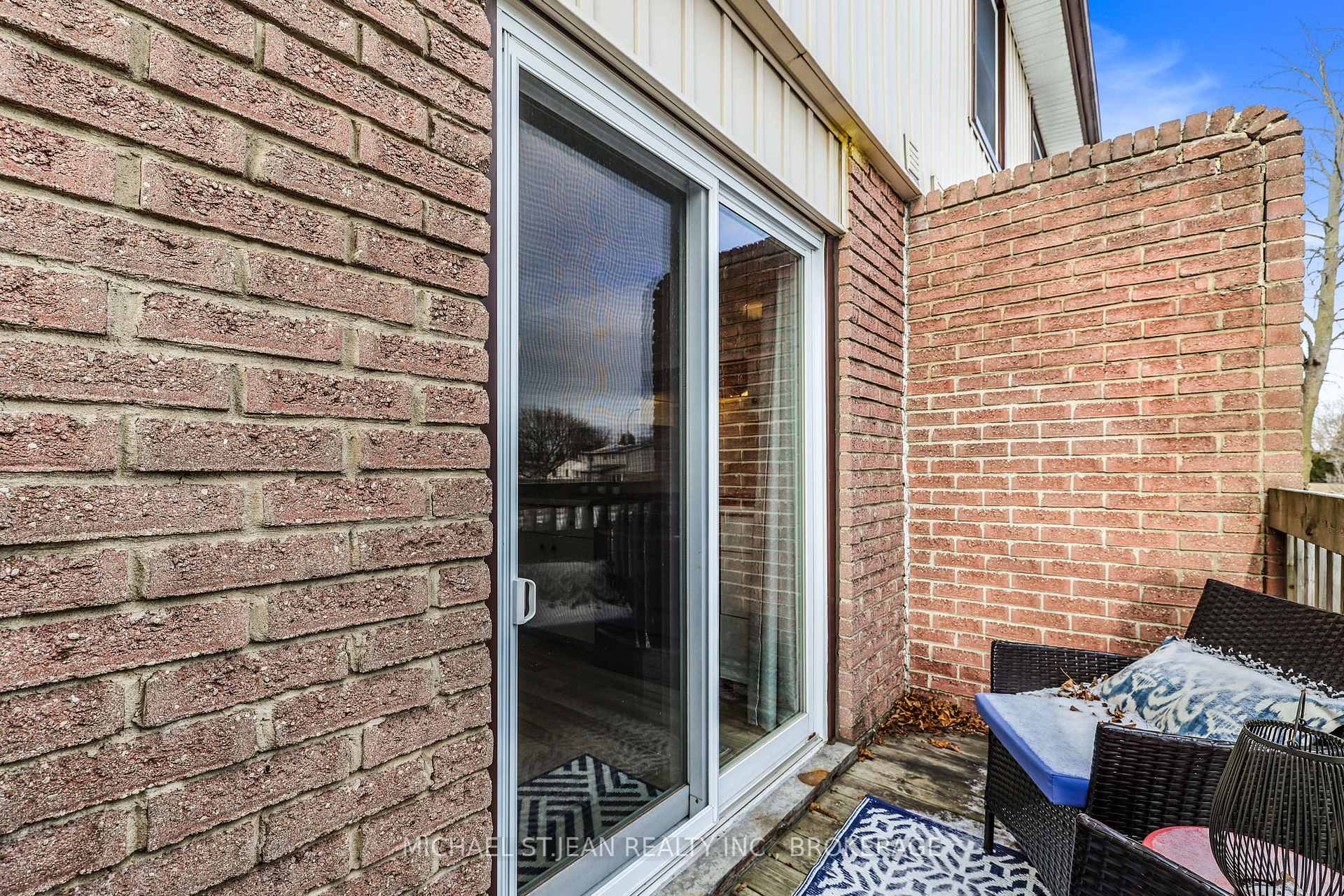 3 Bedrooms Condo at 1115 Paramount,  Hamilton For sale