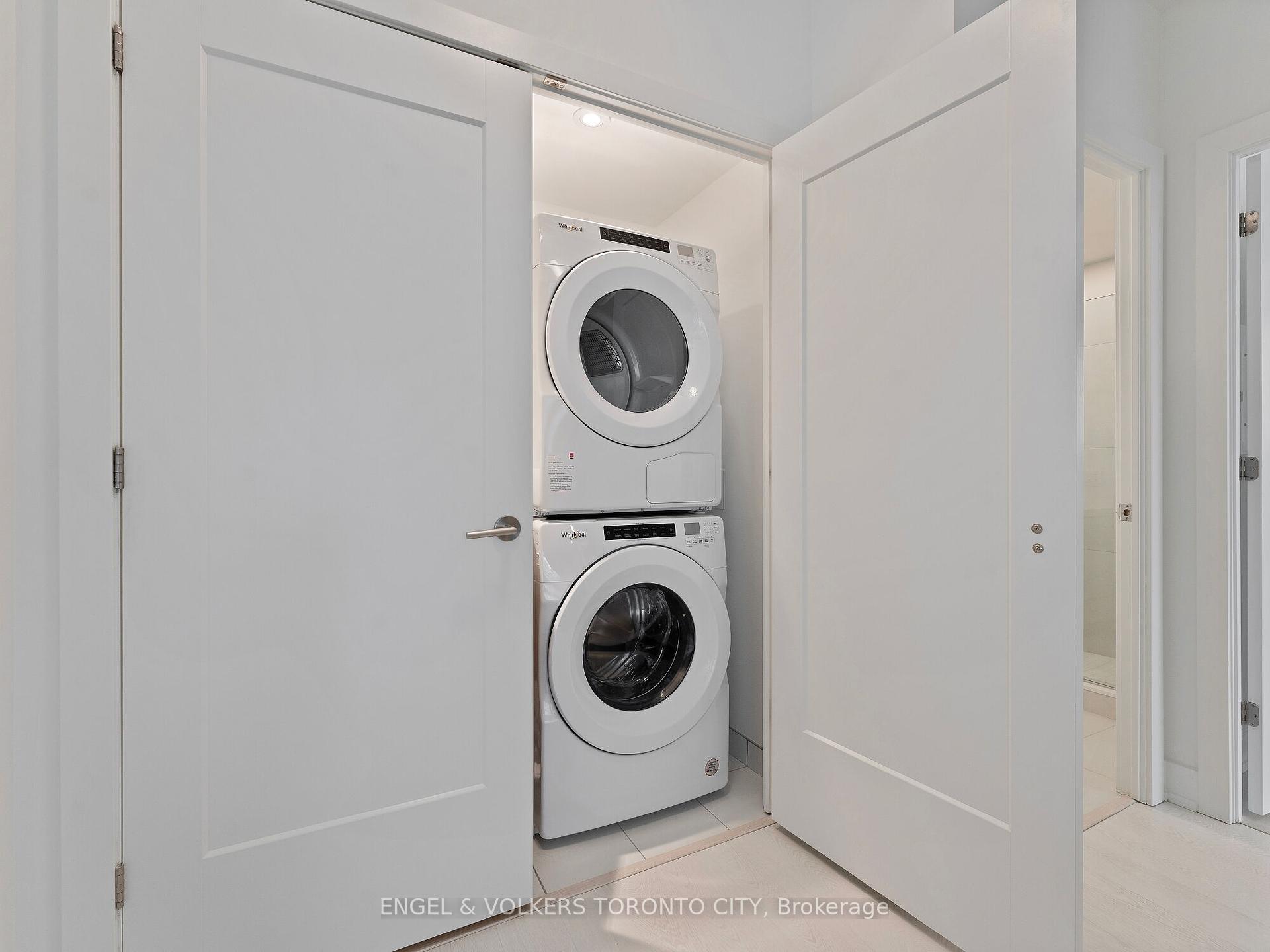 4 Bedrooms Condo at 30 Inn On The Park, Toronto For sale