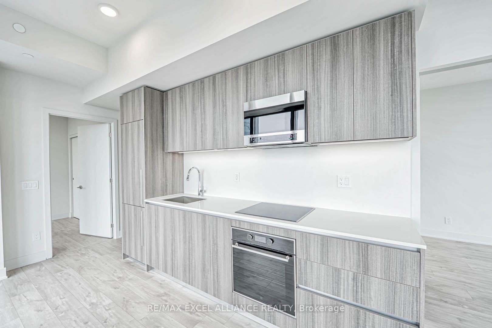 2 Bedrooms Condo at 8 Cumberland,  Toronto For sale