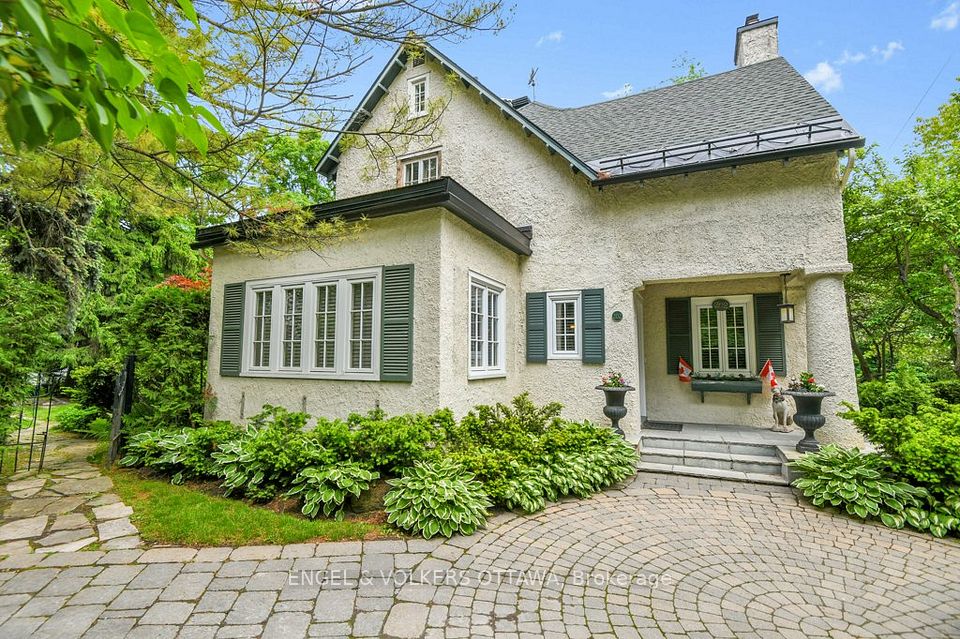 202 Cloverdale