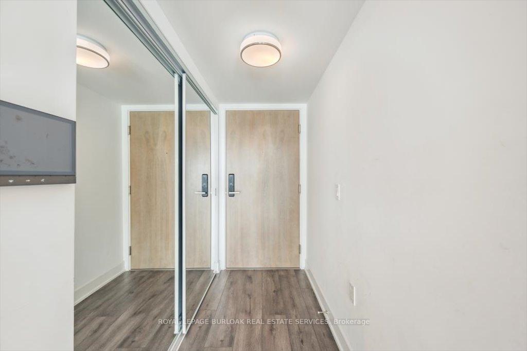 1 Bedroom Condo at 575 Bloor,  Toronto For sale