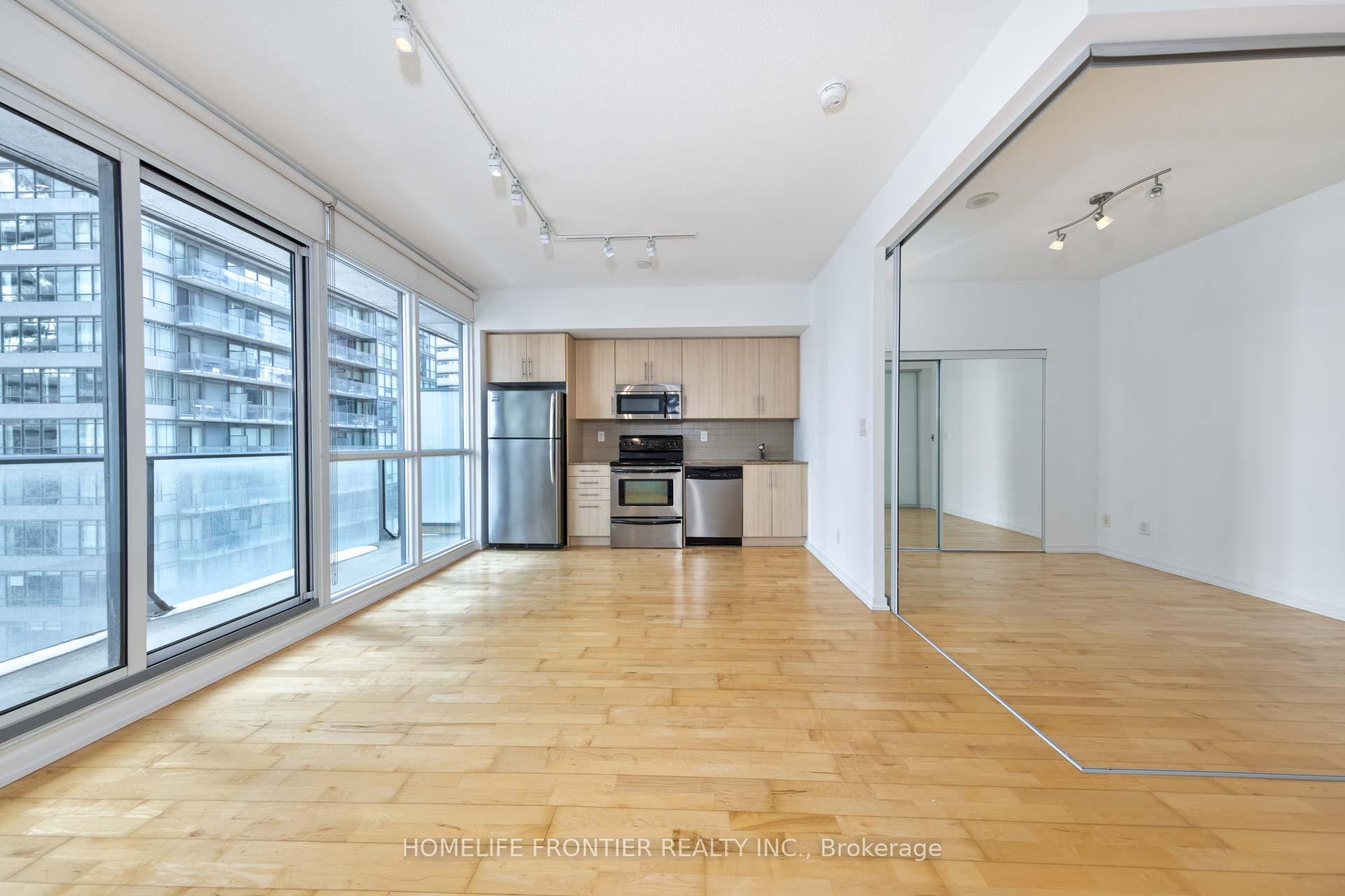 2 Bedrooms Condo at 65 Bremner, Toronto For sale