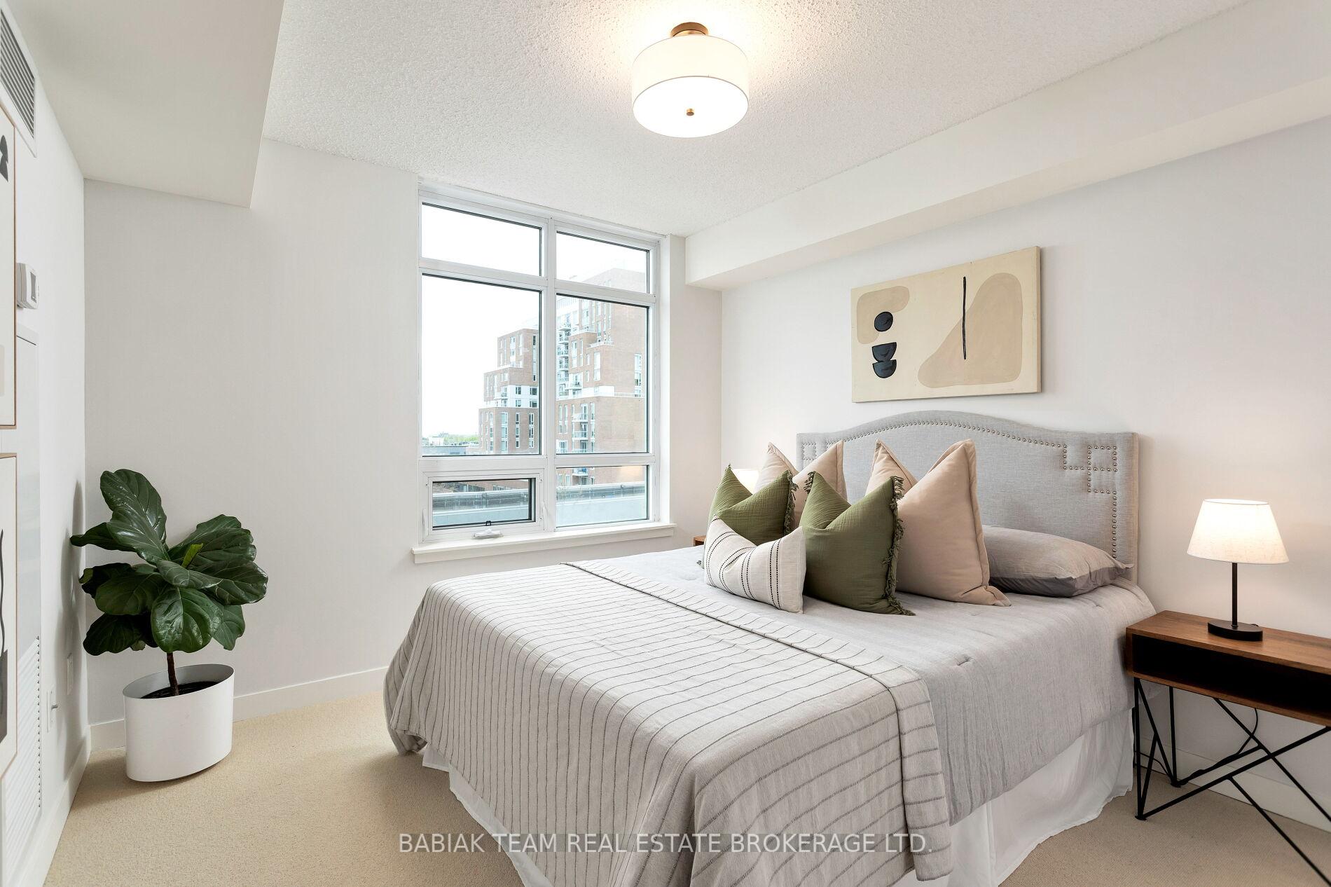 3 Bedrooms Condo at 816 Lansdowne, Toronto For sale