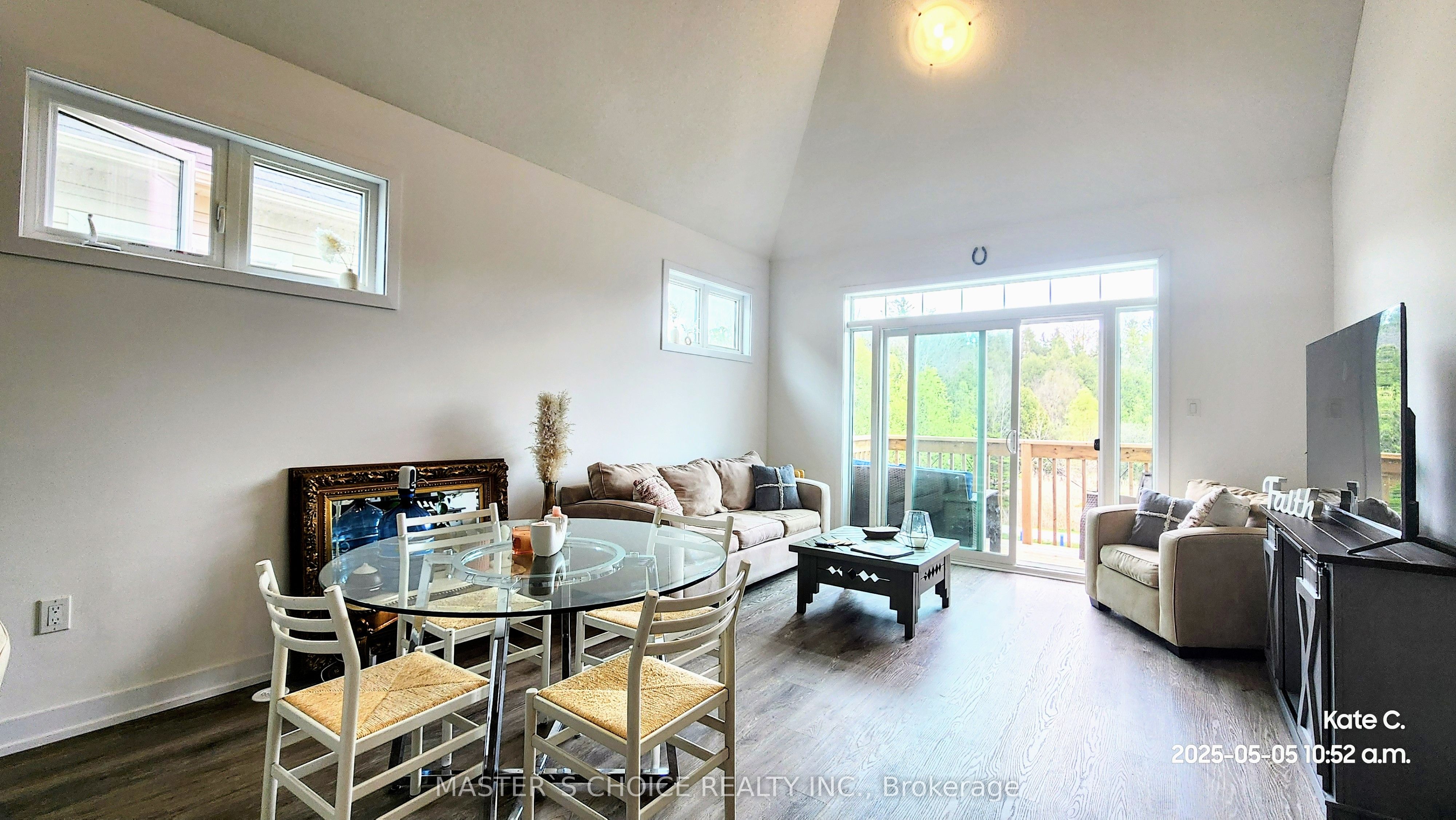 92 Lyall Stokes Circle, East Gwillimbury, ON L0G 1M0