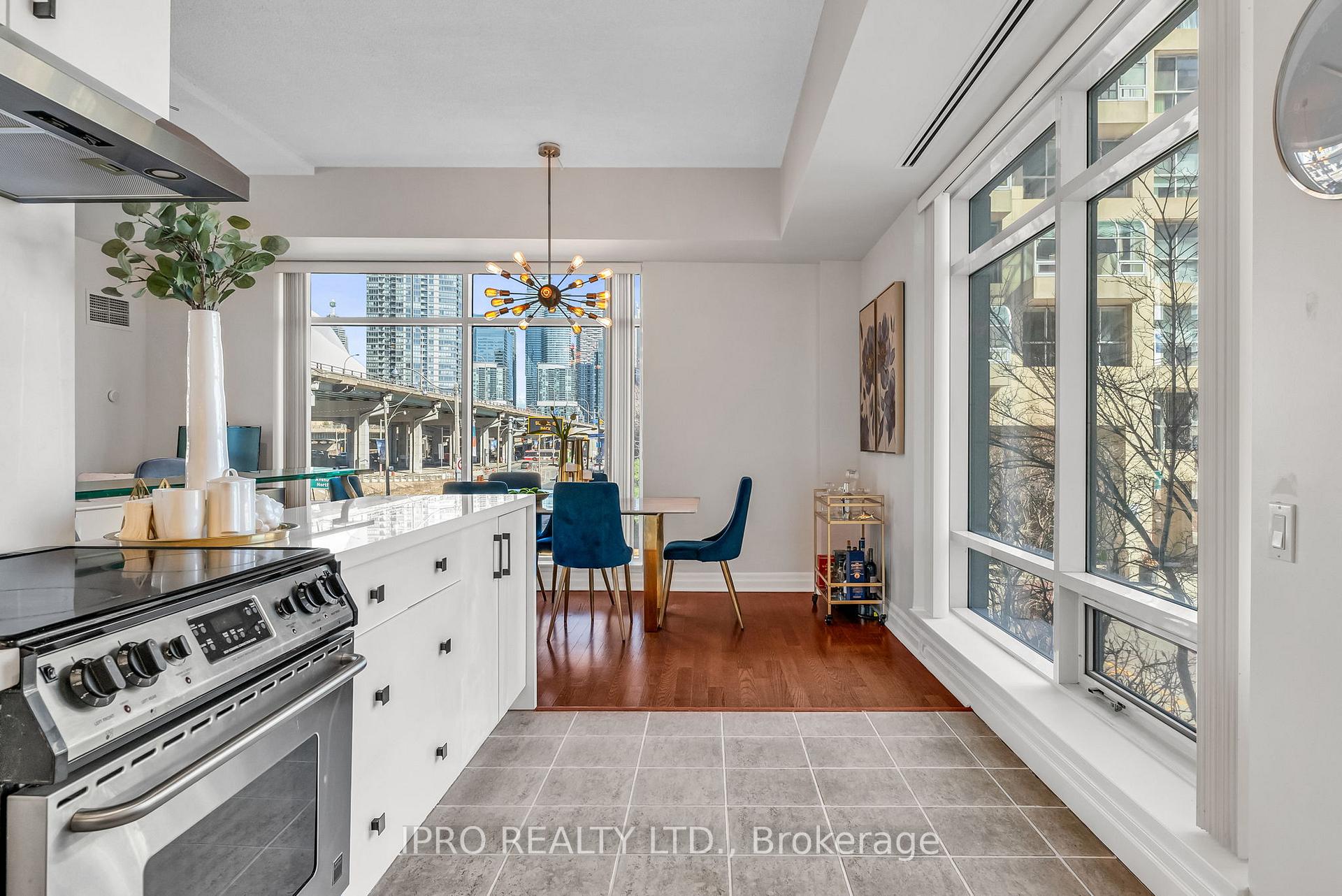 3 Bedrooms Condo at 500 Queens, Toronto For sale