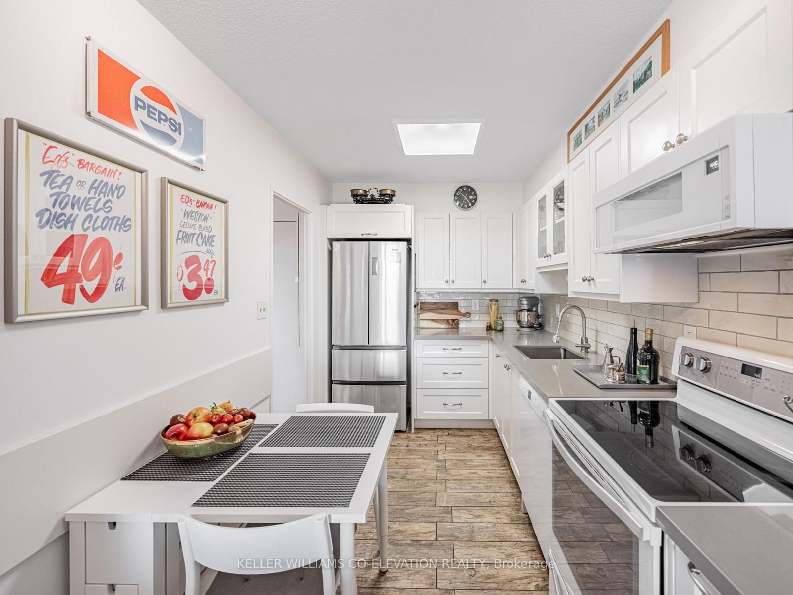 3 Bedrooms Condo at 250 Scarlett, Toronto For sale