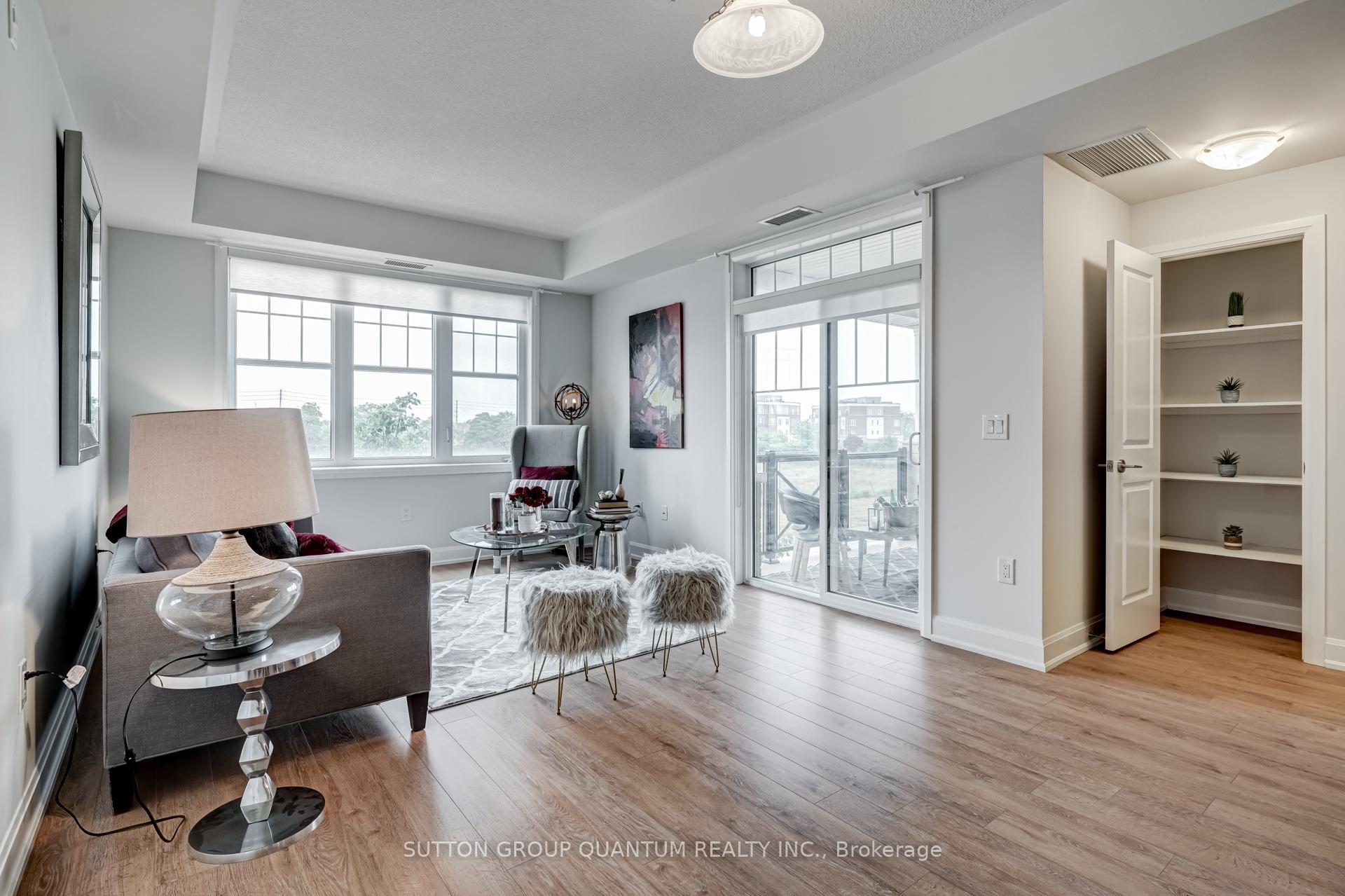 2 Bedrooms Condo at 275 Roxton, Oakville For sale