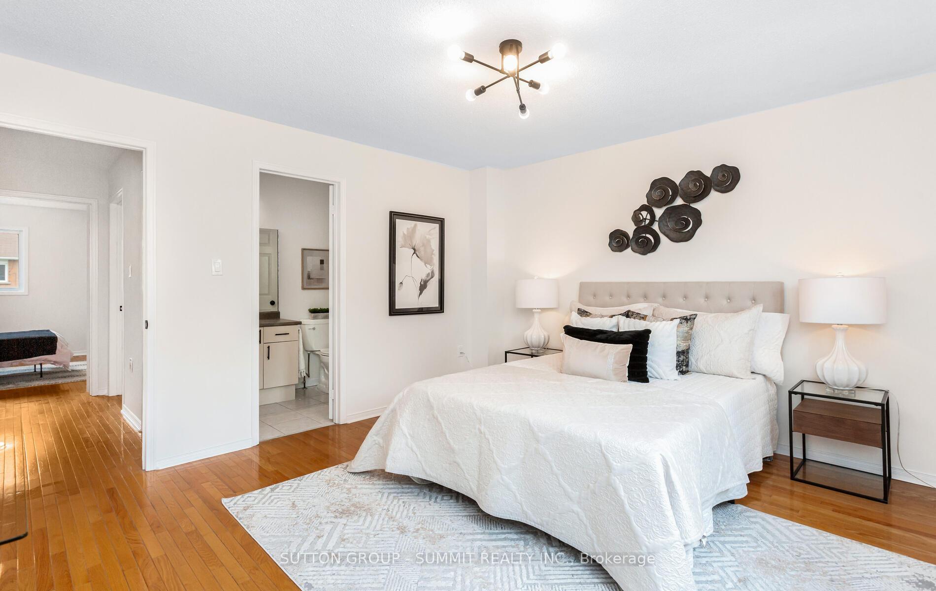 3 Bedrooms Condo at 550 Steddick, Mississauga For sale