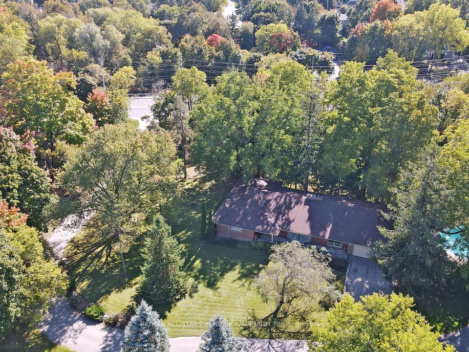 2 Savannah Crescent, Markham, ON L3P 2V1