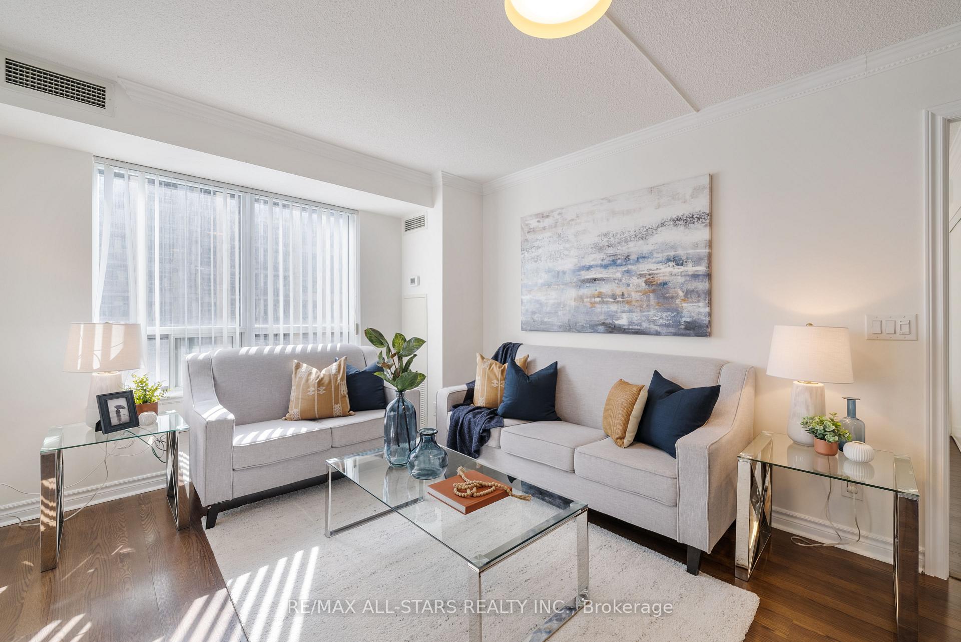 2 Bedrooms Condo at 5 Michael Power, Toronto For sale