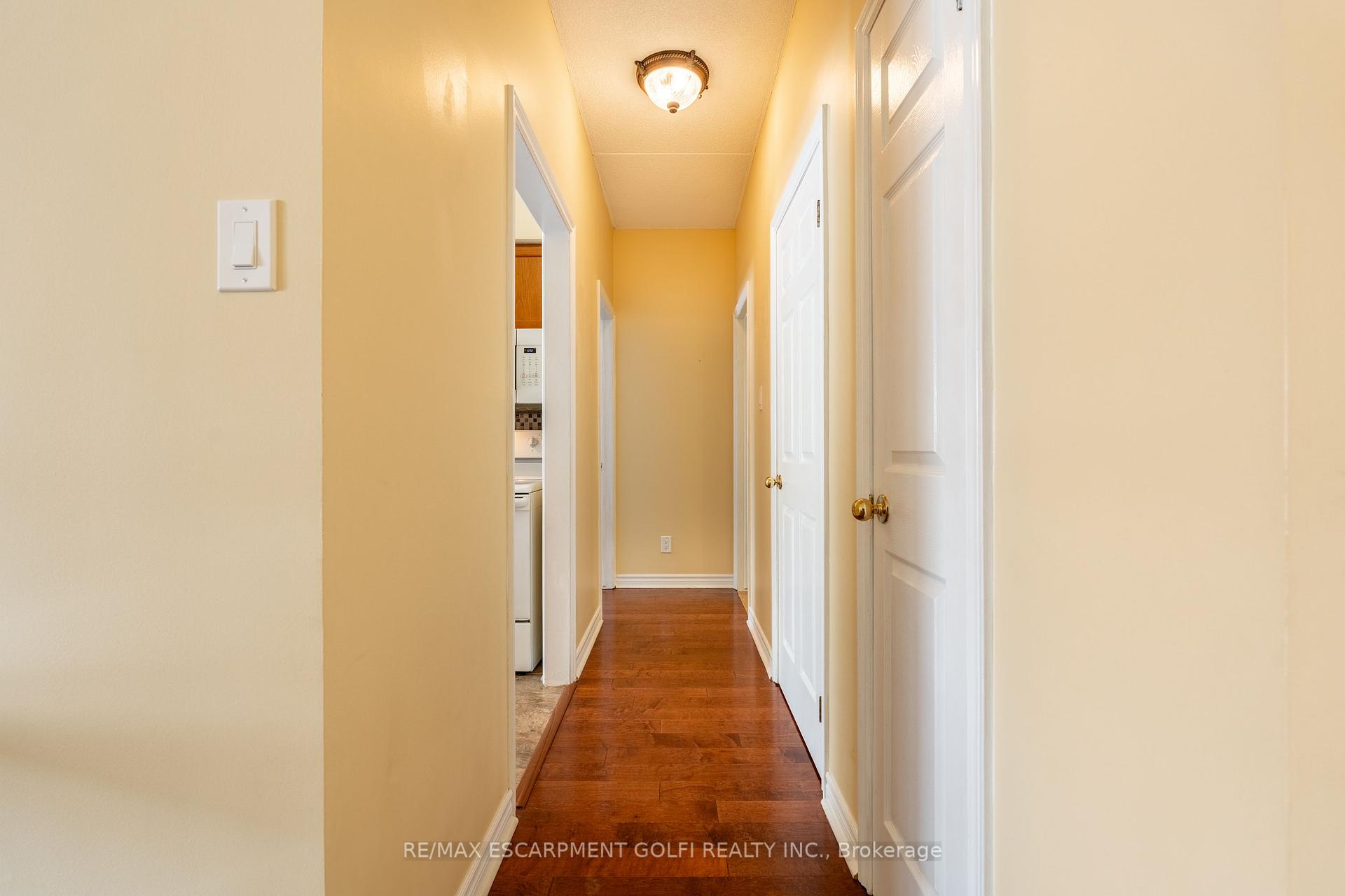 2 Bedrooms Condo at 416 LIMERIDGE,  Hamilton For sale