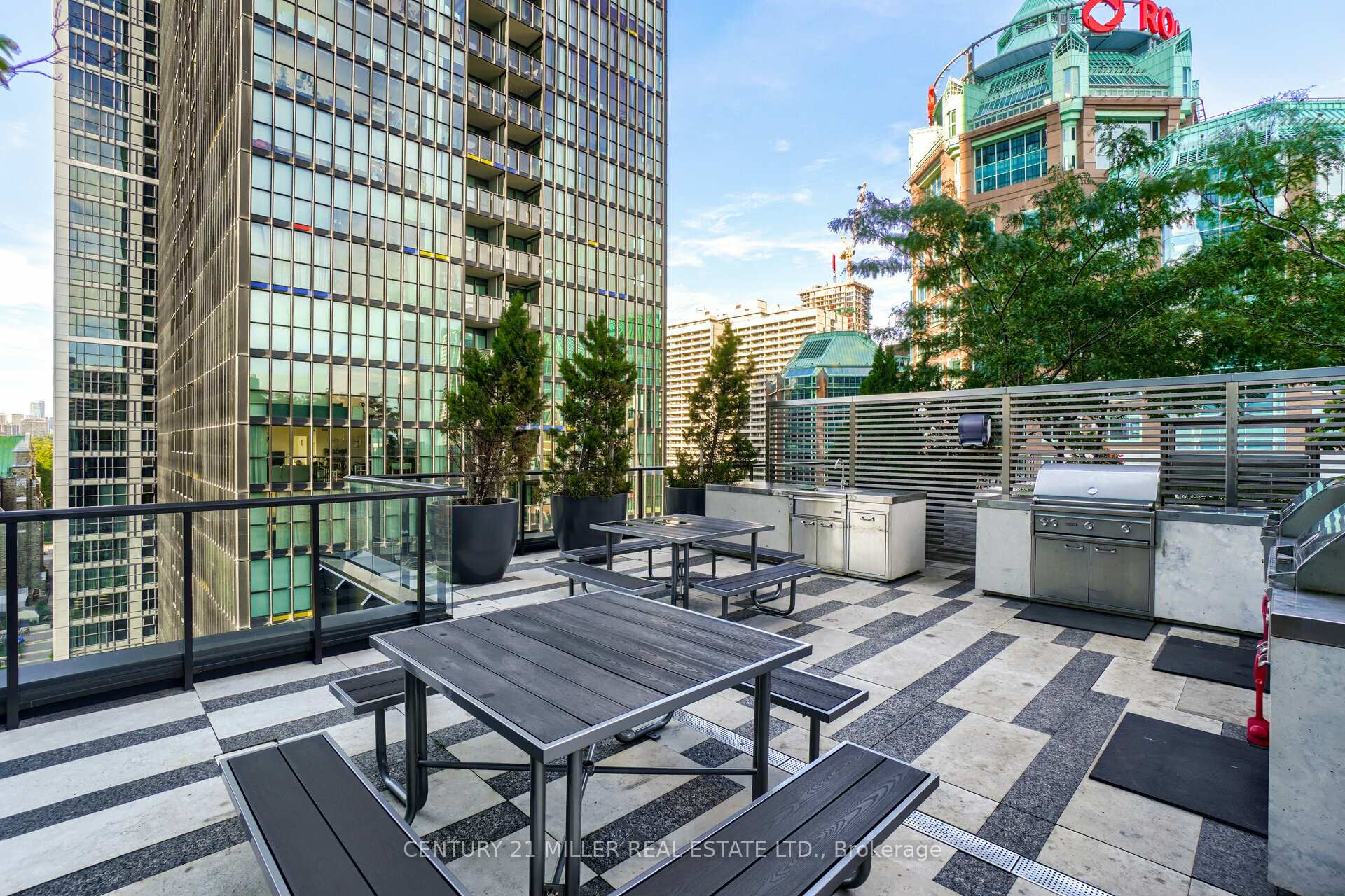 2 Bedrooms Condo at 101 Charles, Toronto For sale
