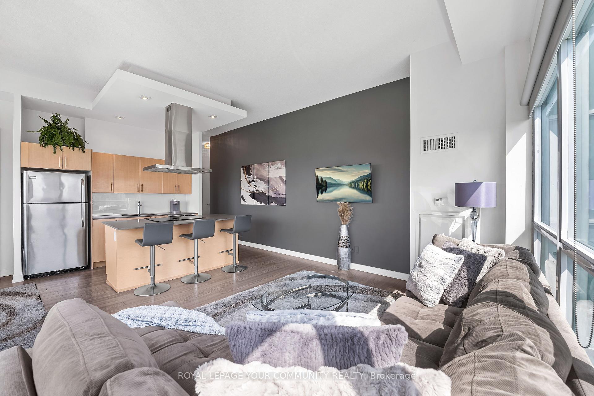 2 Bedrooms Condo at 165 Legion, Toronto For sale