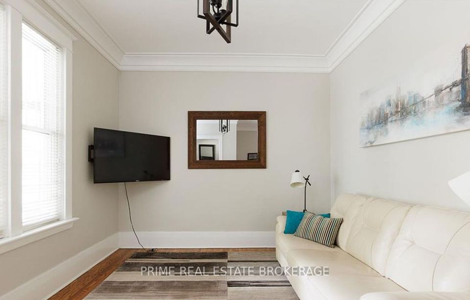 14 Carlton Avenue, London, ON N5Y 3M5