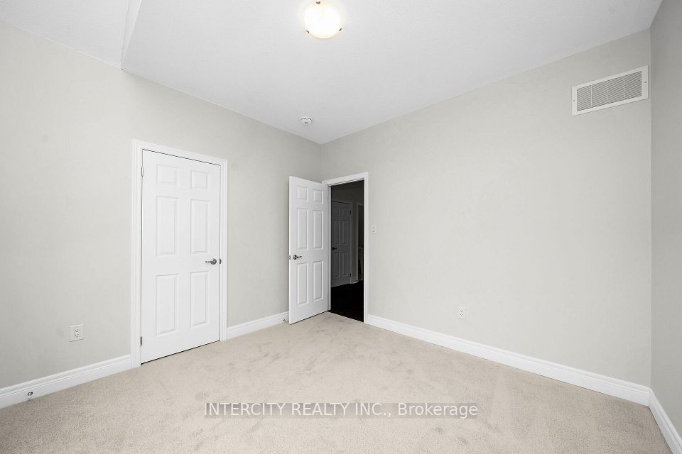 https://trreb-image.ampre.ca/7Rl2hcNhLzLZ07dke1RK52r8A7e4Ho7rGdTND_9iFl0/rs:fit:960:960/wm:.5:so:0:50:.4/wmsh:10/wmt:PHNwYW4gZm9yZWdyb3VuZD0nd2hpdGUnIGZvbnQ9JzY4Jz5JTlRFUkNJVFkgUkVBTFRZIElOQy4sIEJyb2tlcmFnZTwvc3Bhbj4/L3RycmViL2xpc3RpbmdzLzQwLzc5LzU0LzE0L3AvMzdiYjQ1MjUtMGYyYi00M2ExLTkwNDEtZWFmNTMyZjY3YzBjLmpwZw.jpg