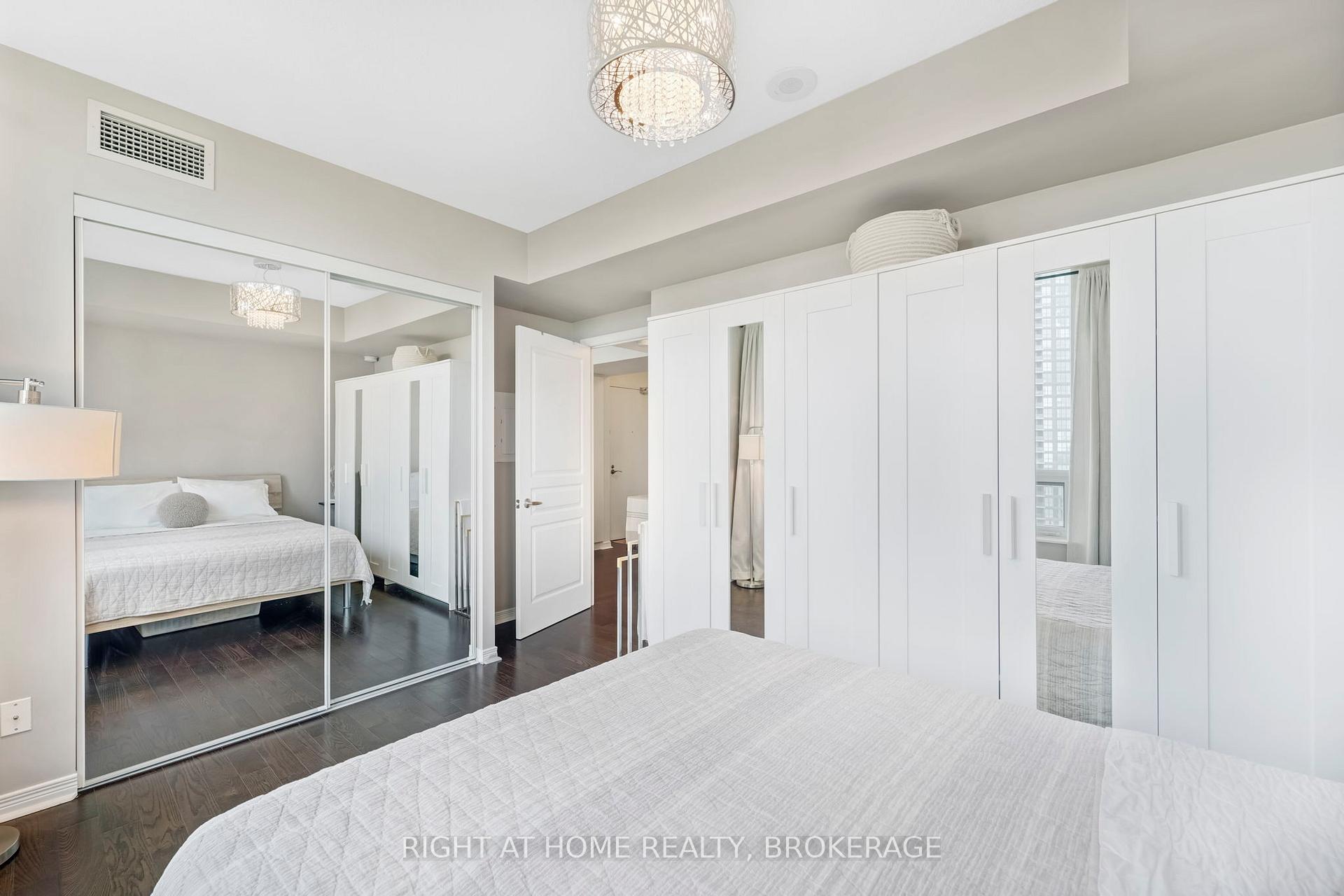 2 Bedrooms Condo at 15 Legion, Toronto For sale