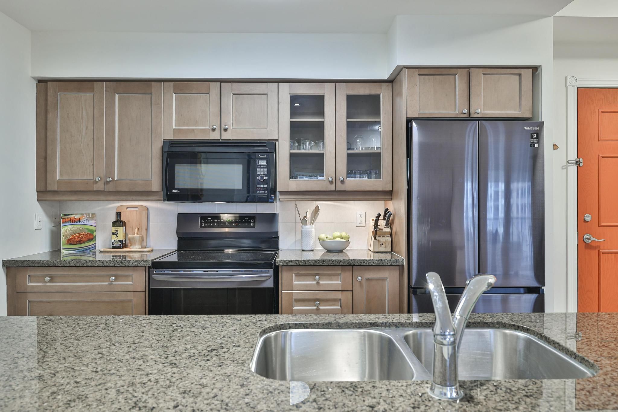12 Rean Drive 811