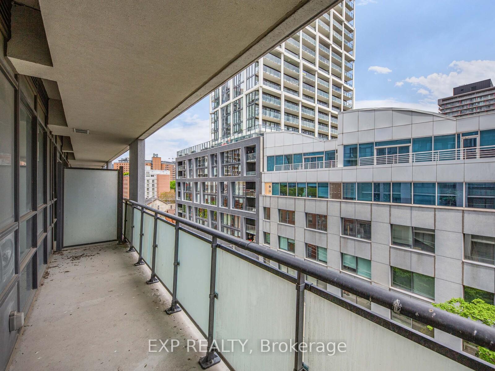 2 Bedrooms Condo at 460 Adelaide, Toronto For sale