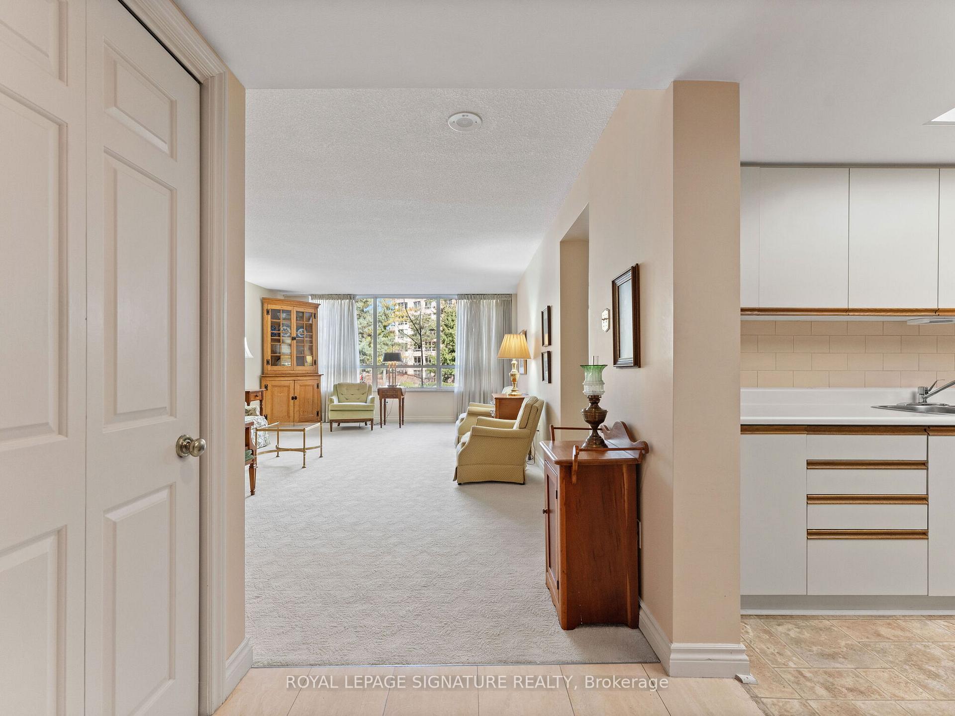 2 Bedrooms Condo at 1200 Don Mills, Toronto For sale