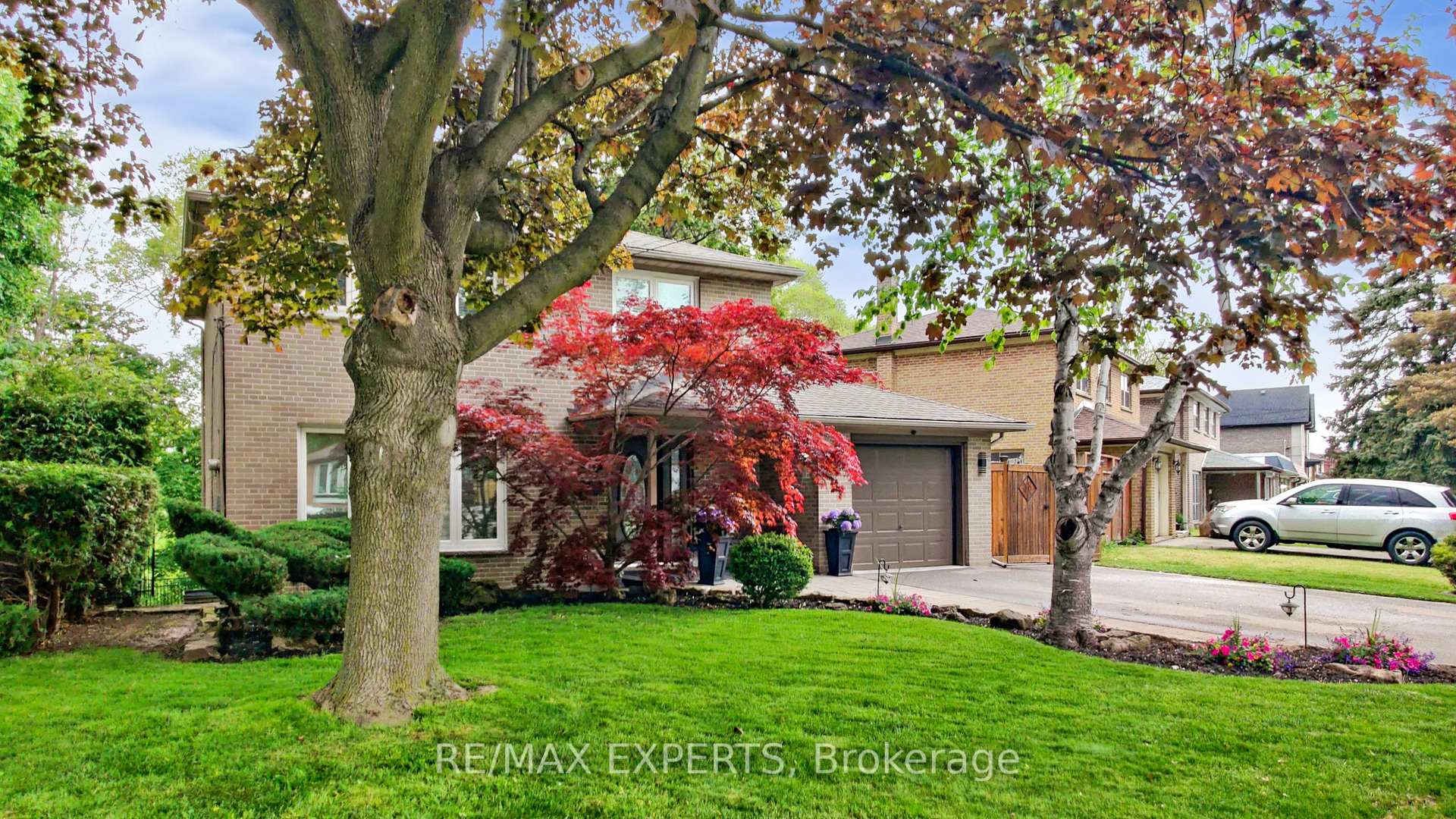 105 Mercury Road Toronto W10, Ontario Welcome To 105 Mercury Rd - Beautifully Upgraded 3 Bedroom Residence With Finished Walk-Out Basement Situated On A Picturesque Pie Shaped Ravine Lot Backing On To Humber River. The Heart Of The Home Boasts A Large Custom Kitchen Complete With Shaker-Style Cabinetry, Quartz Countertops, Pantry And Stainless-Steel Appliances With Walkout To Onto Your Private Retreat-A Composite Deck Equipped With New Aluminum Railings And A Gas Line Connection, Perfect For Outdoor Gatherings. Brand-New Flooring Throughout. Enjoy A Stunning, Fully Renovated Three-Piece Washroom Featuring A New Tub, And A Modern Main Floor Powder Room For Added Convenience. Relax In The Inviting Living Area With A Custom Built-In Entertainment Unit, Highlighted By An Electric Fireplace Set Against A Sophisticated Stone Finish. The Open-Concept Walk-Out Basement Is Bright And Functional, Offering New Flooring, Pot Lights, A Spacious Updated Laundry Room, And An Additional Three-Piece Washroom. A Cozy Gas Fireplace With Thermostat Control Adds Warmth And Comfort. Completing This Exceptional Property Is A Single-Car Garage Featuring New Concrete Flooring And Insulated Interior Walls.