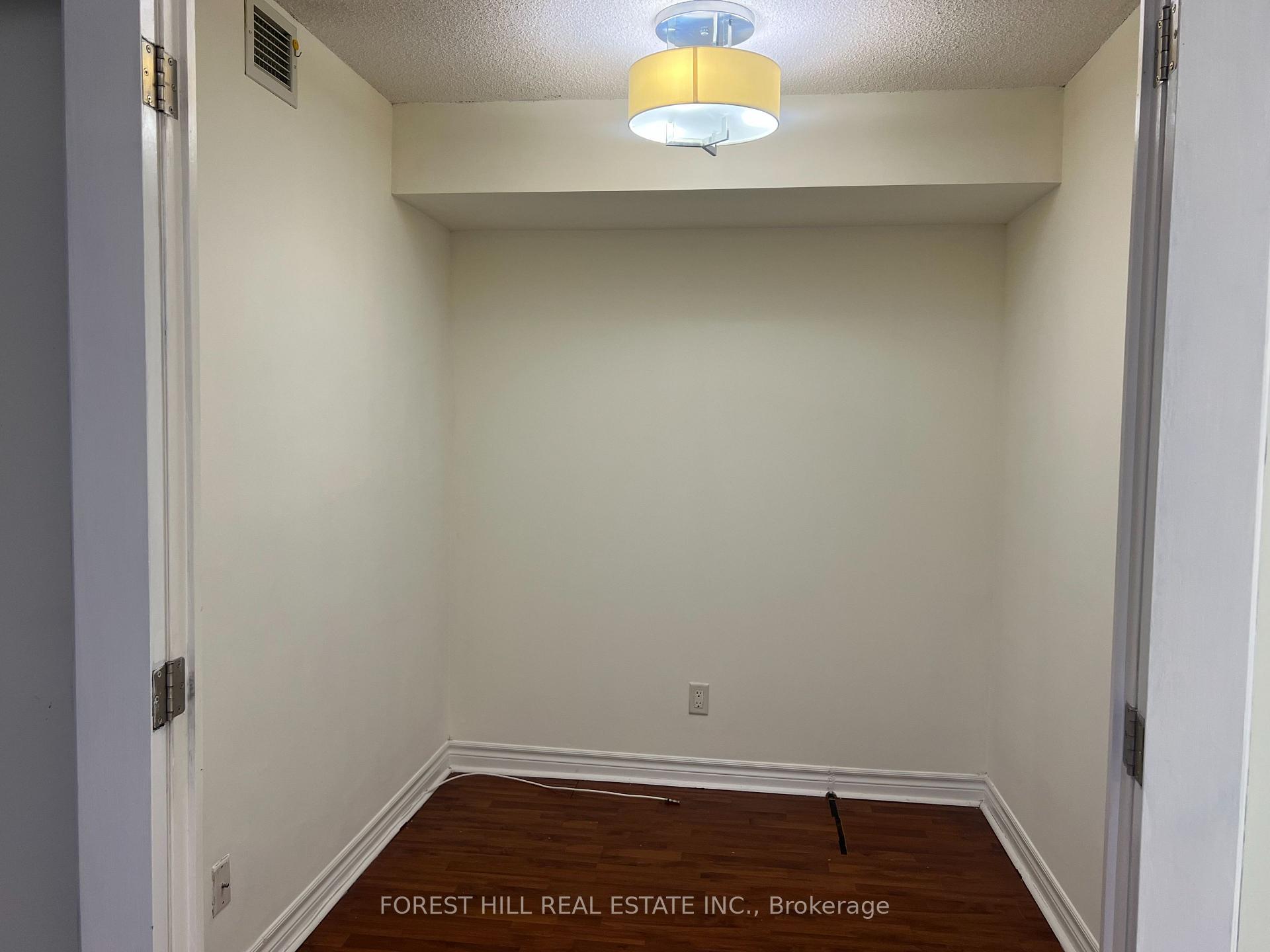 2 Bedrooms Condo at 19 Barberry, Toronto For sale