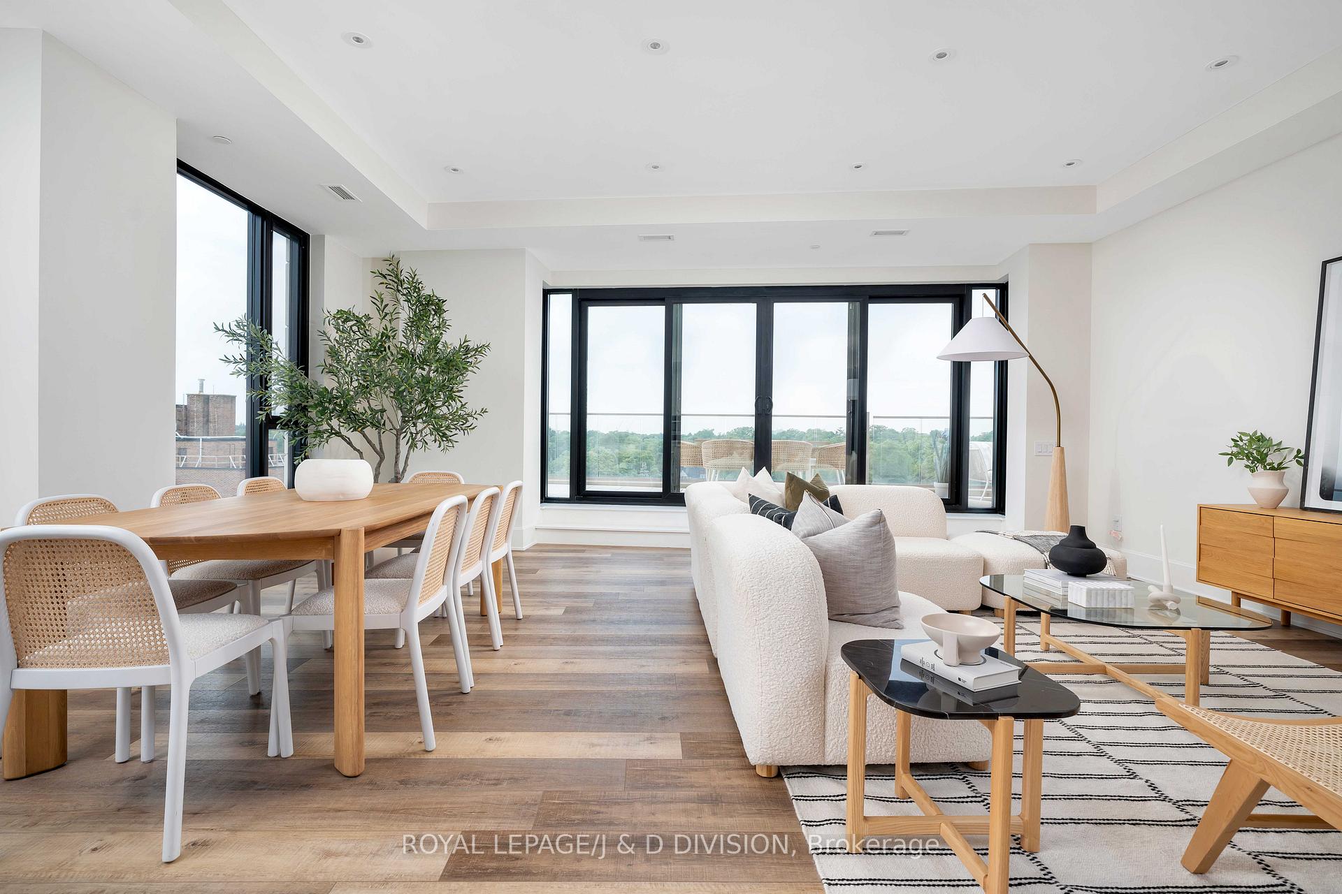 3 Bedrooms Condo at 1 Strathgowan, Toronto For sale