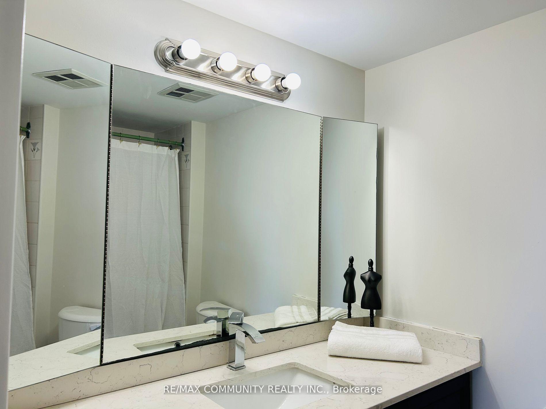 2 Bedrooms Condo at 430 Mclevin, Toronto For sale