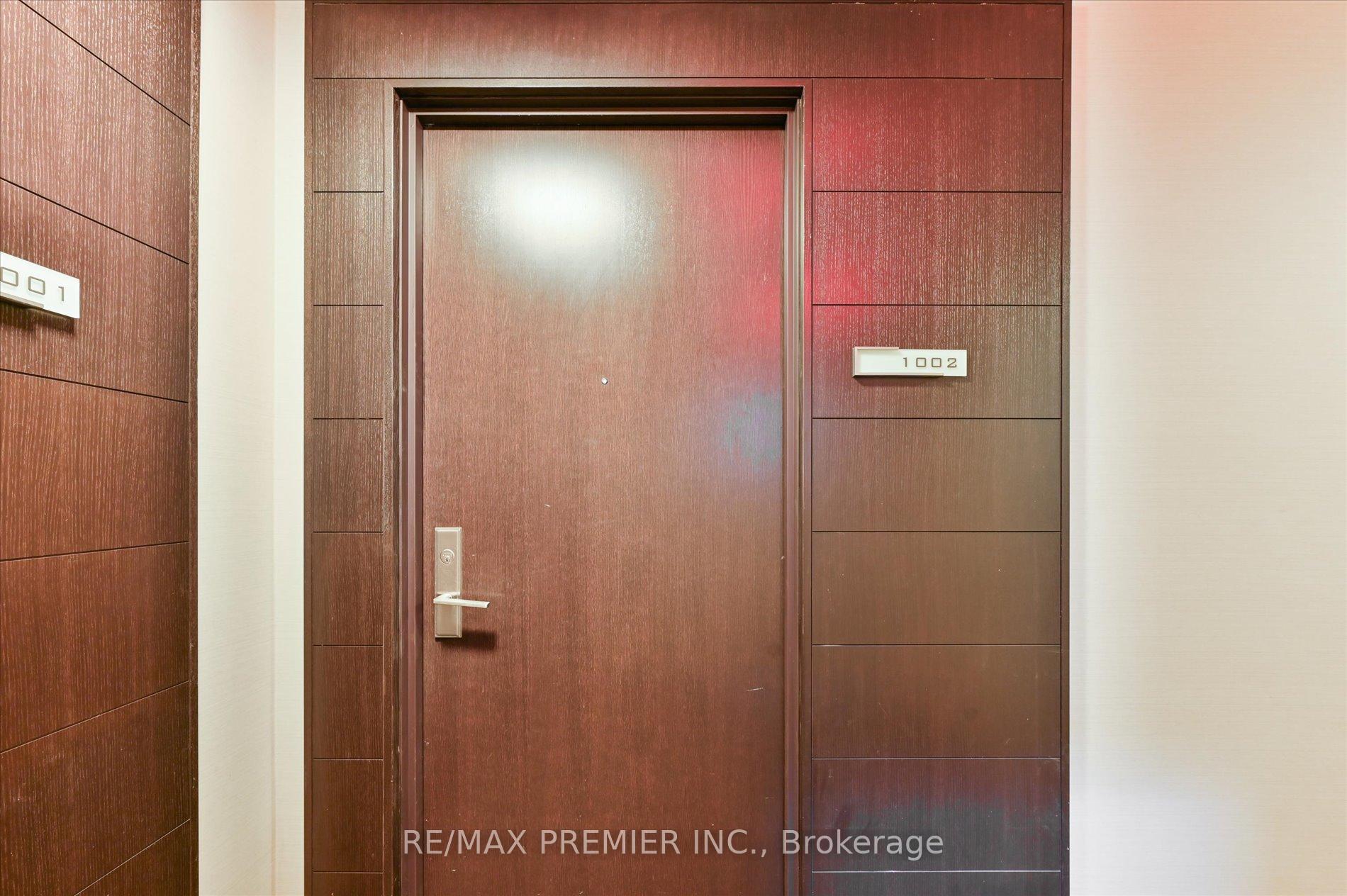 3 Bedrooms Condo at 25 Broadway, Toronto For sale