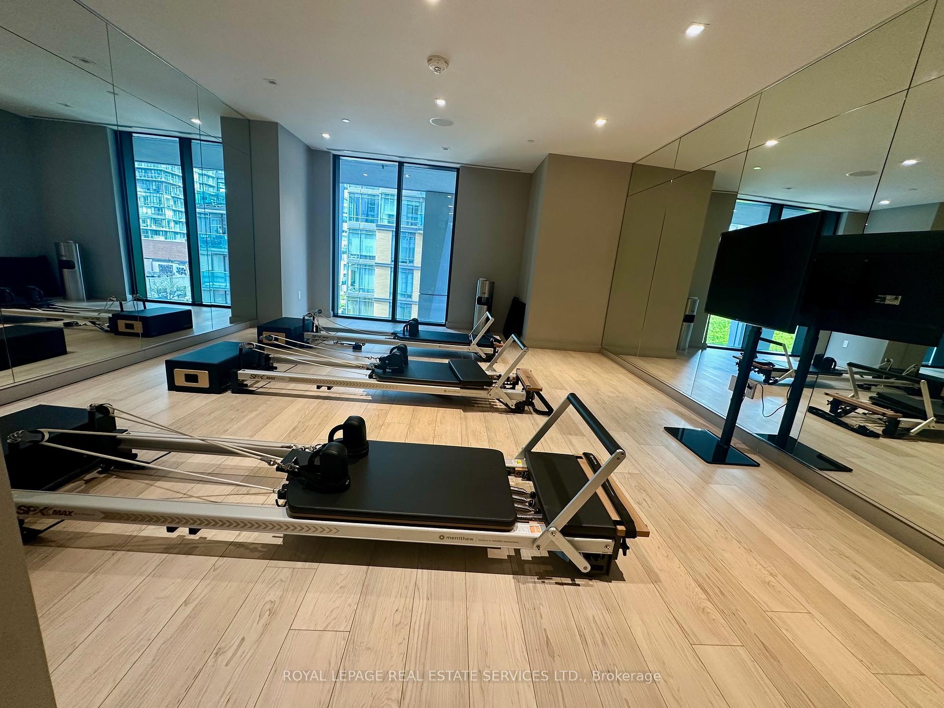 2 Bedrooms Condo at 1 Yorkville, Toronto For sale