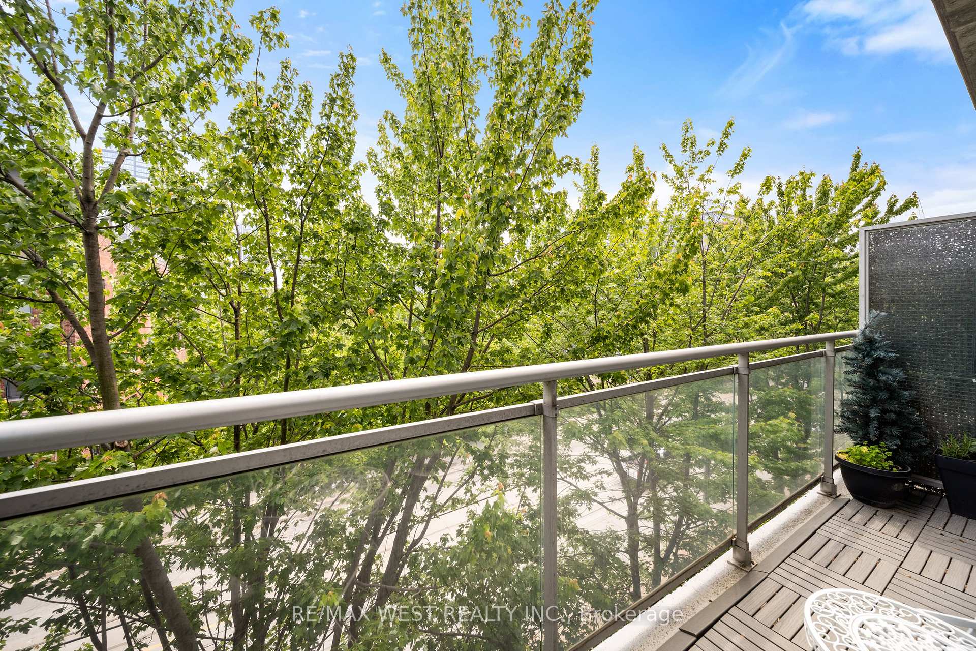 2 Bedrooms Condo at 954 King, Toronto For sale