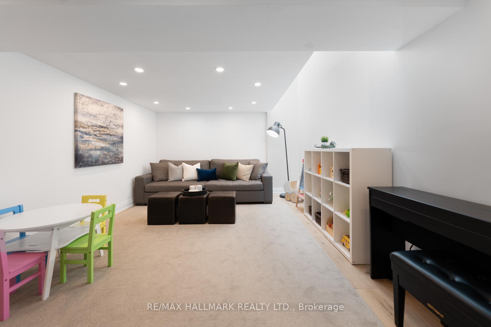 4 Bedrooms Condo at 95 Summerhill, Toronto For sale