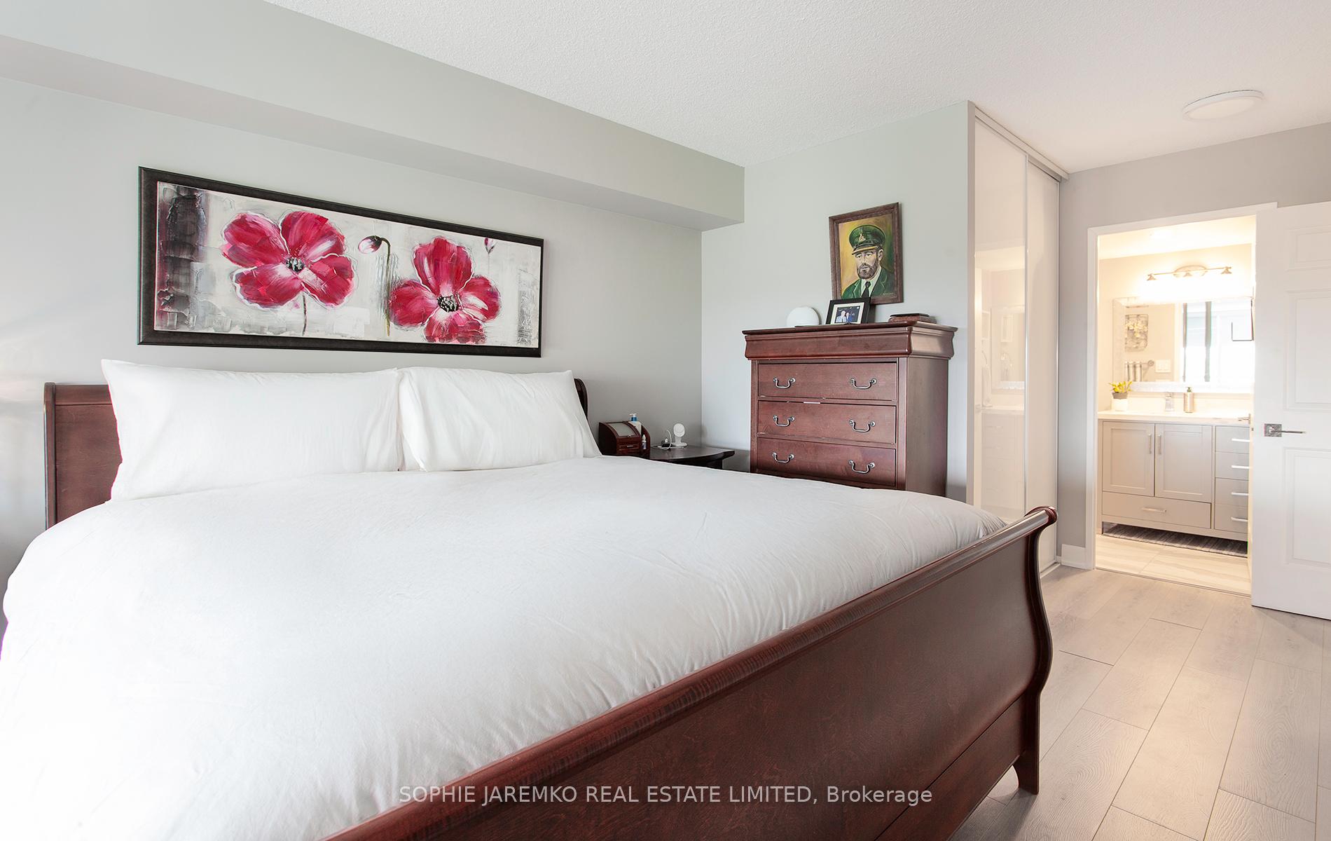 3 Bedrooms Condo at 22 Southport, Toronto For sale