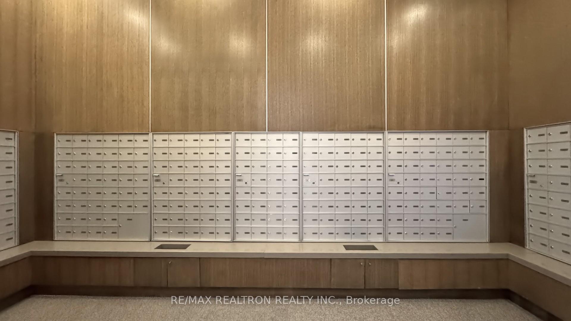 1 Bedroom Condo at 18 Harbour, Toronto For sale