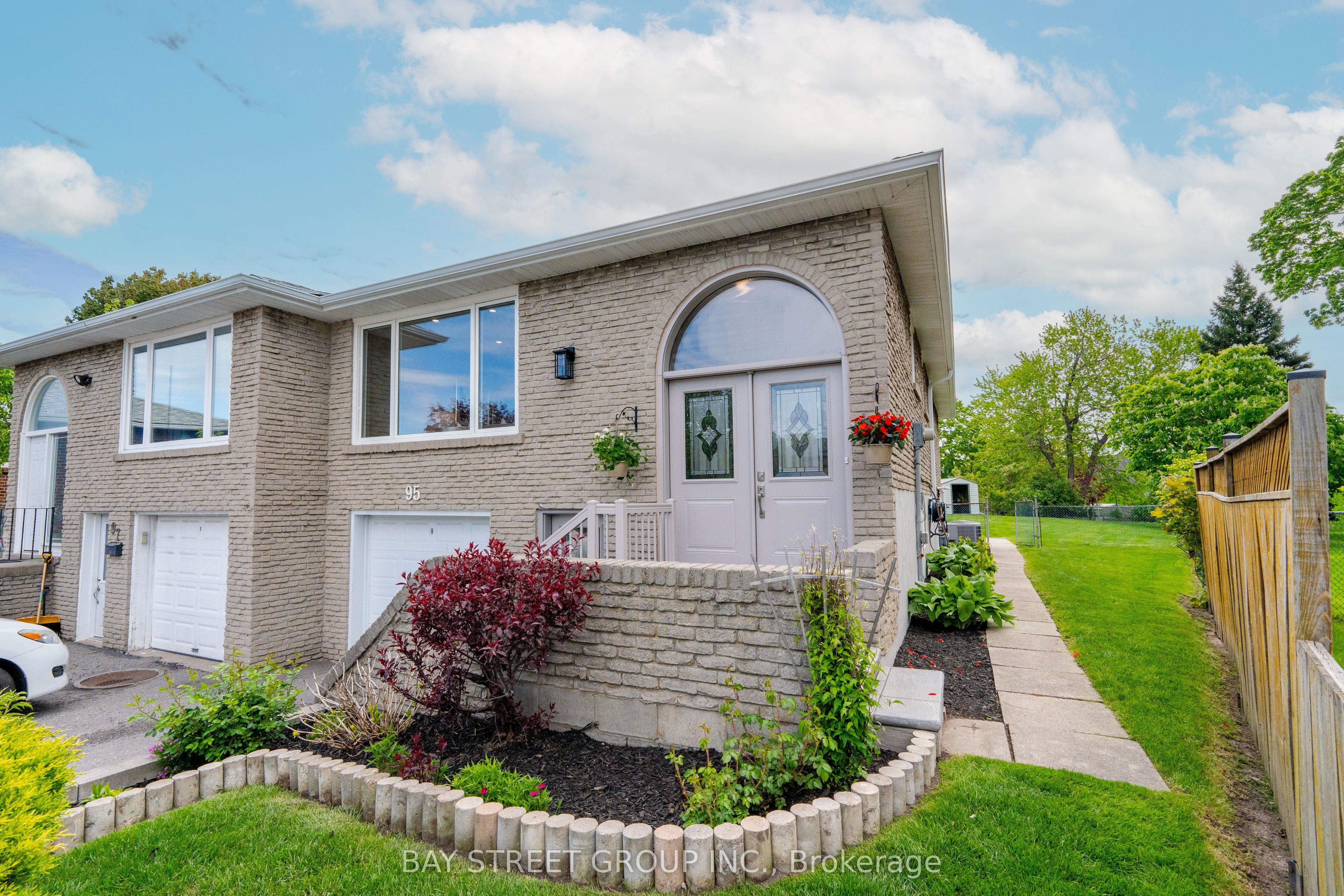 95 Heaslip Terrace, Toronto, ON M1T 1W8
