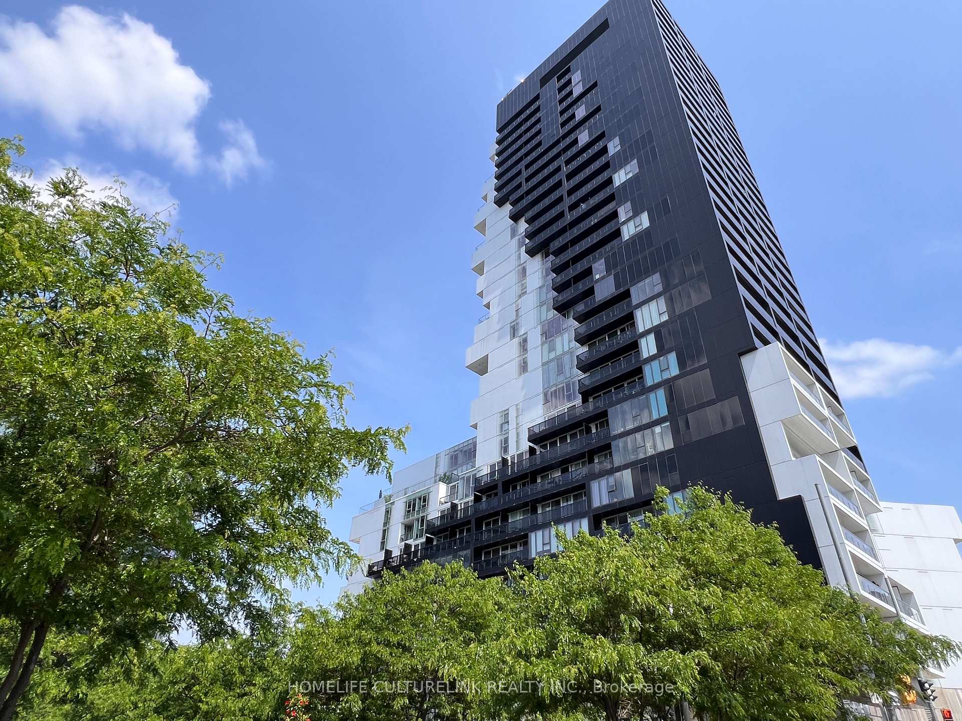 3 Bedrooms Condo at 170 Bayview, Toronto For sale